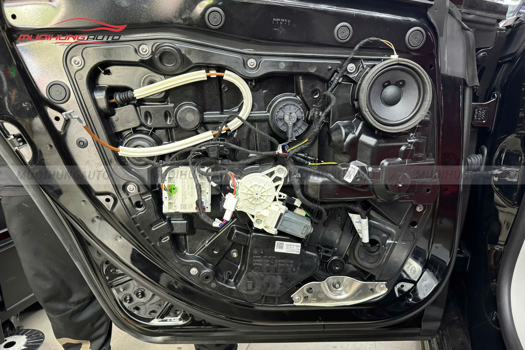 Hít cửa YAGU Mercedes Benz EQS 580 2025