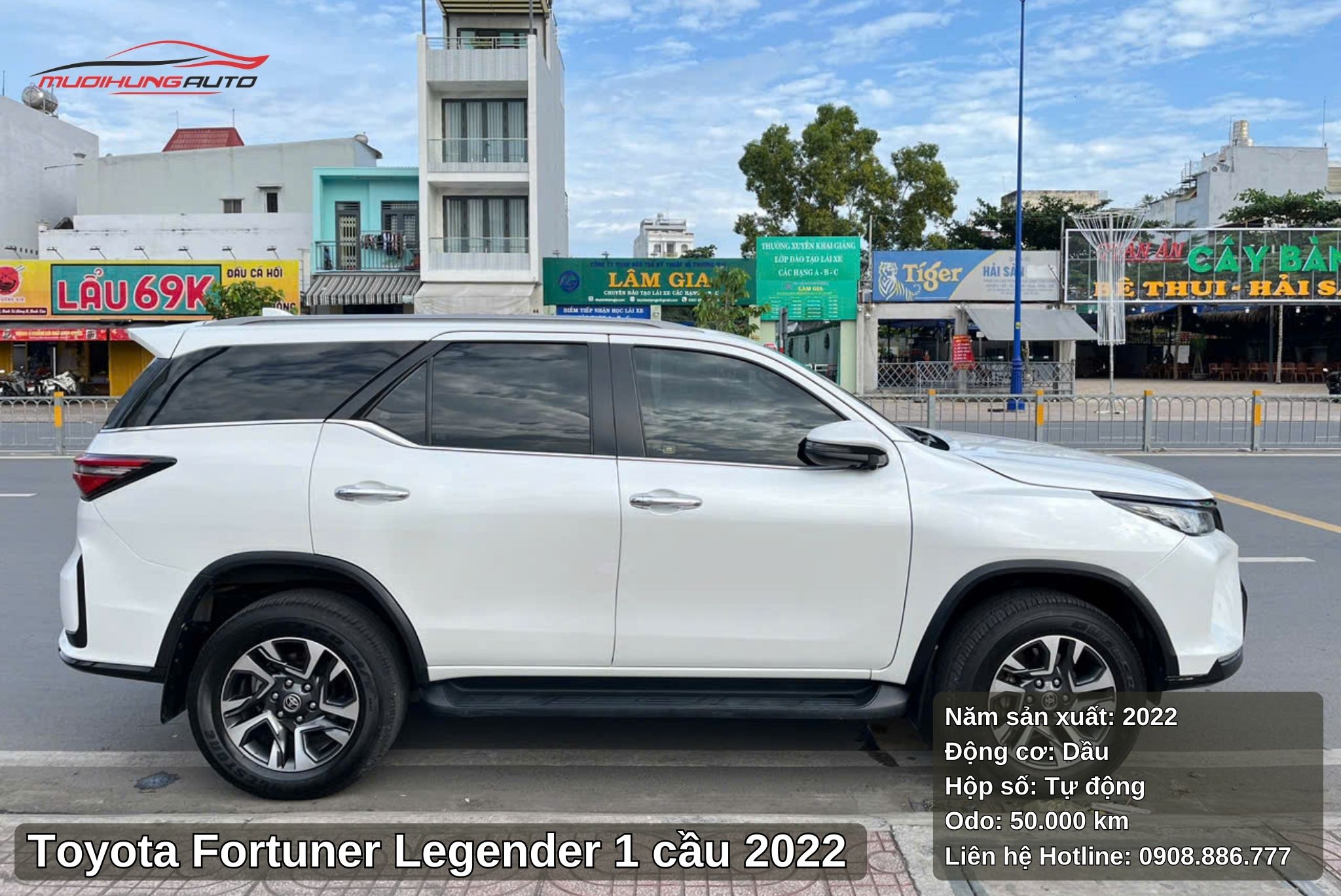 Hông xe Toyota Fortuner Legender 1 cầu 2022