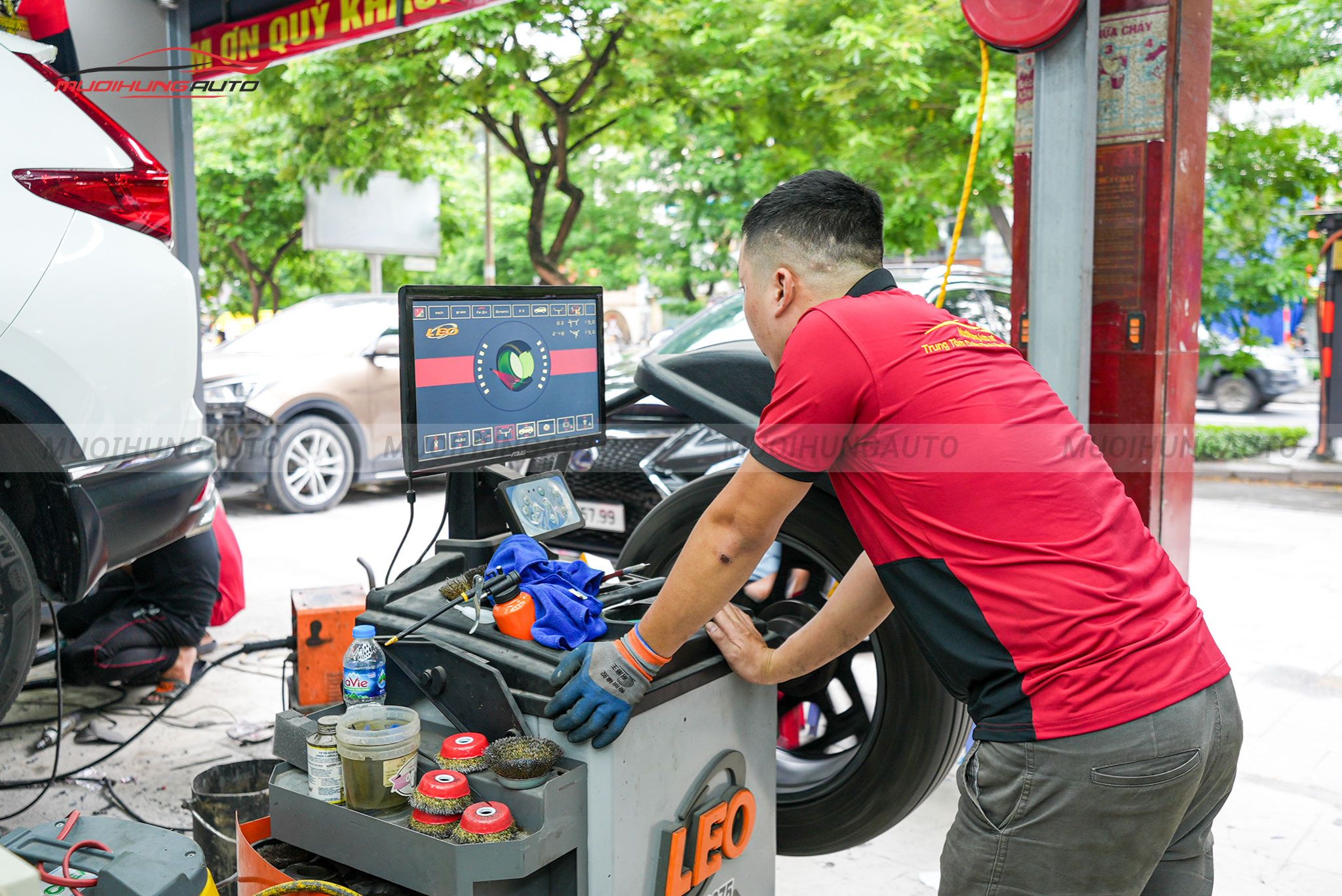 Kỹ thuật đang cân mâm bấm chì