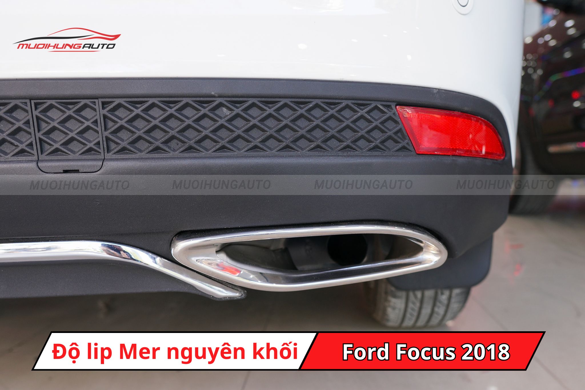 Lip pô Mercedes cho Ford Focus 2018