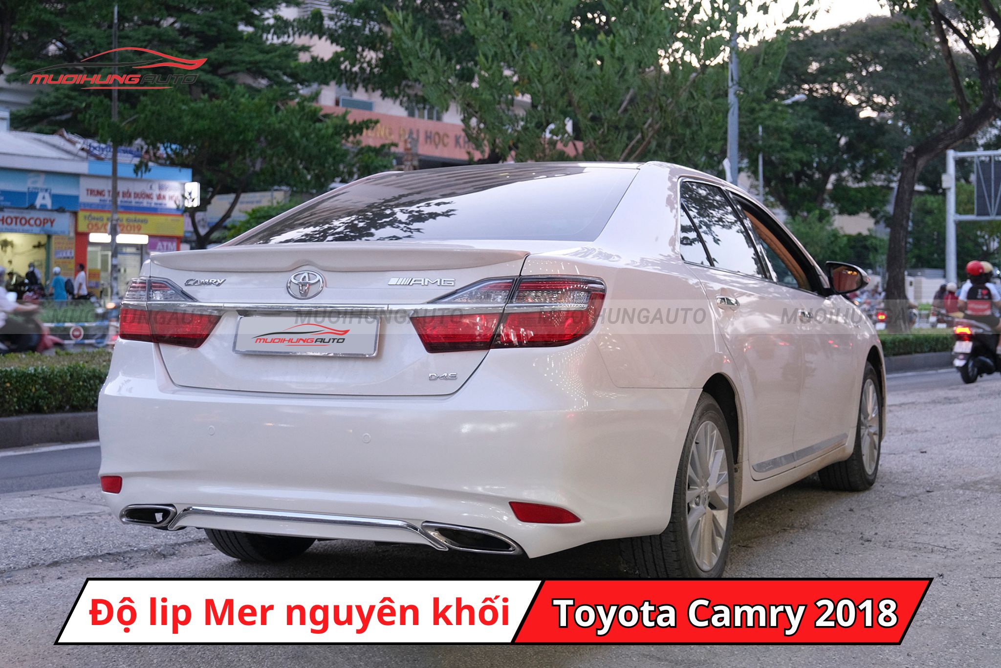 Lip pô Mercedes cho Toyota Camry 2018