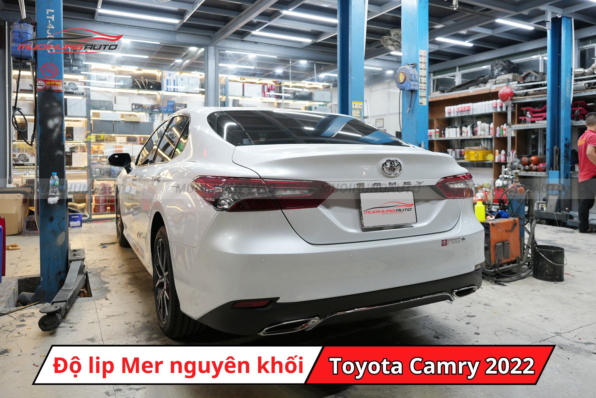 Lip pô Mercedes cho Toyota Camry 2022