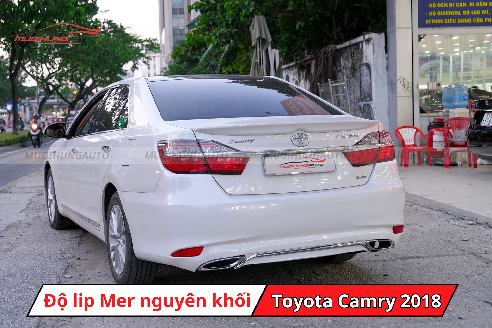 Lip pô Mercedes nguyên khối cho Toyota Camry 2018