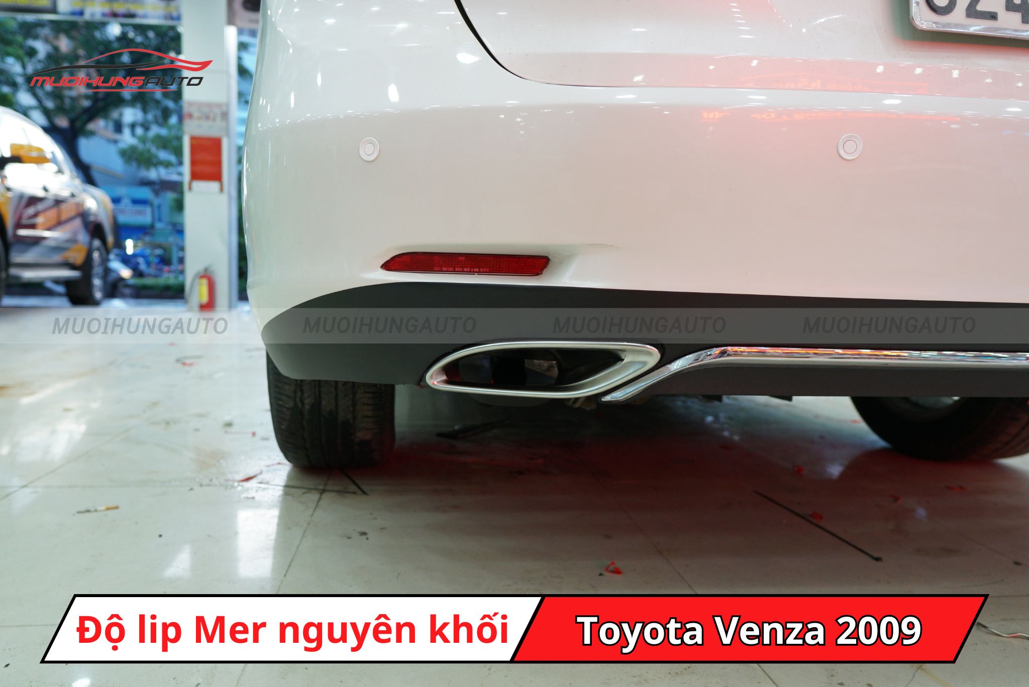 Lip pô Mercedes nguyên khối cho Toyota Venza 2009