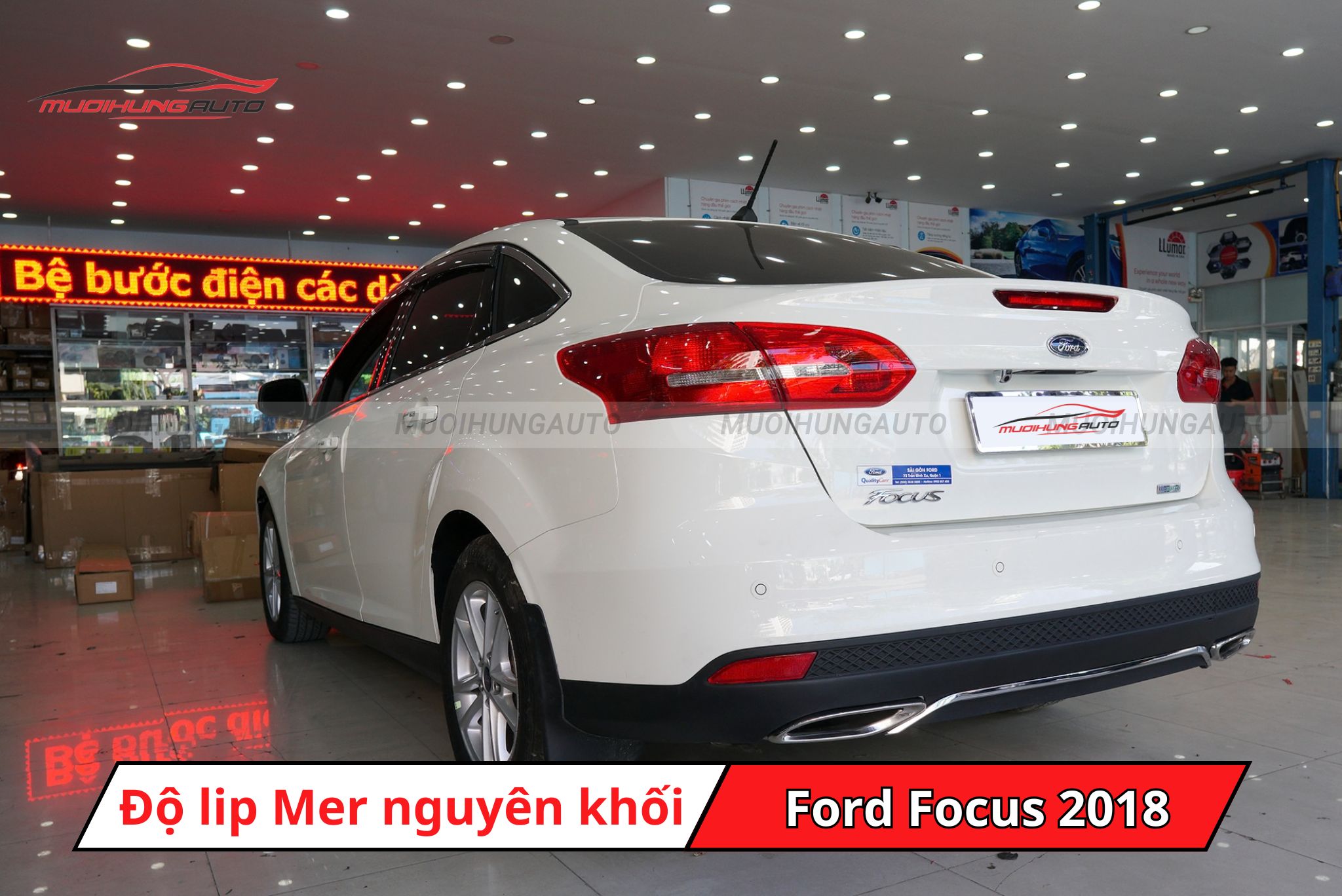 Lip pô thể thao Mercedes cho Ford Focus 2018