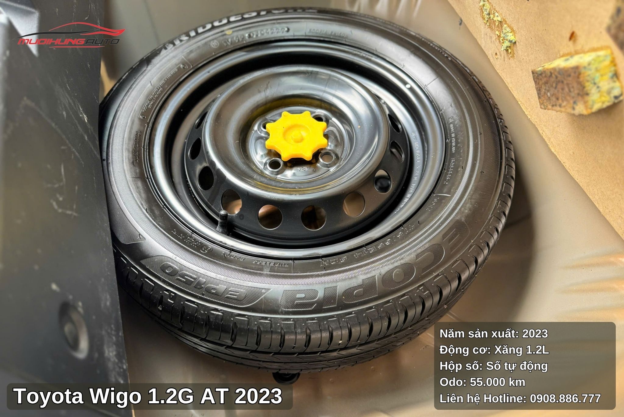 Lốp dự phòng ở khoang sau xe Toyota Wigo 1.2G AT 2023