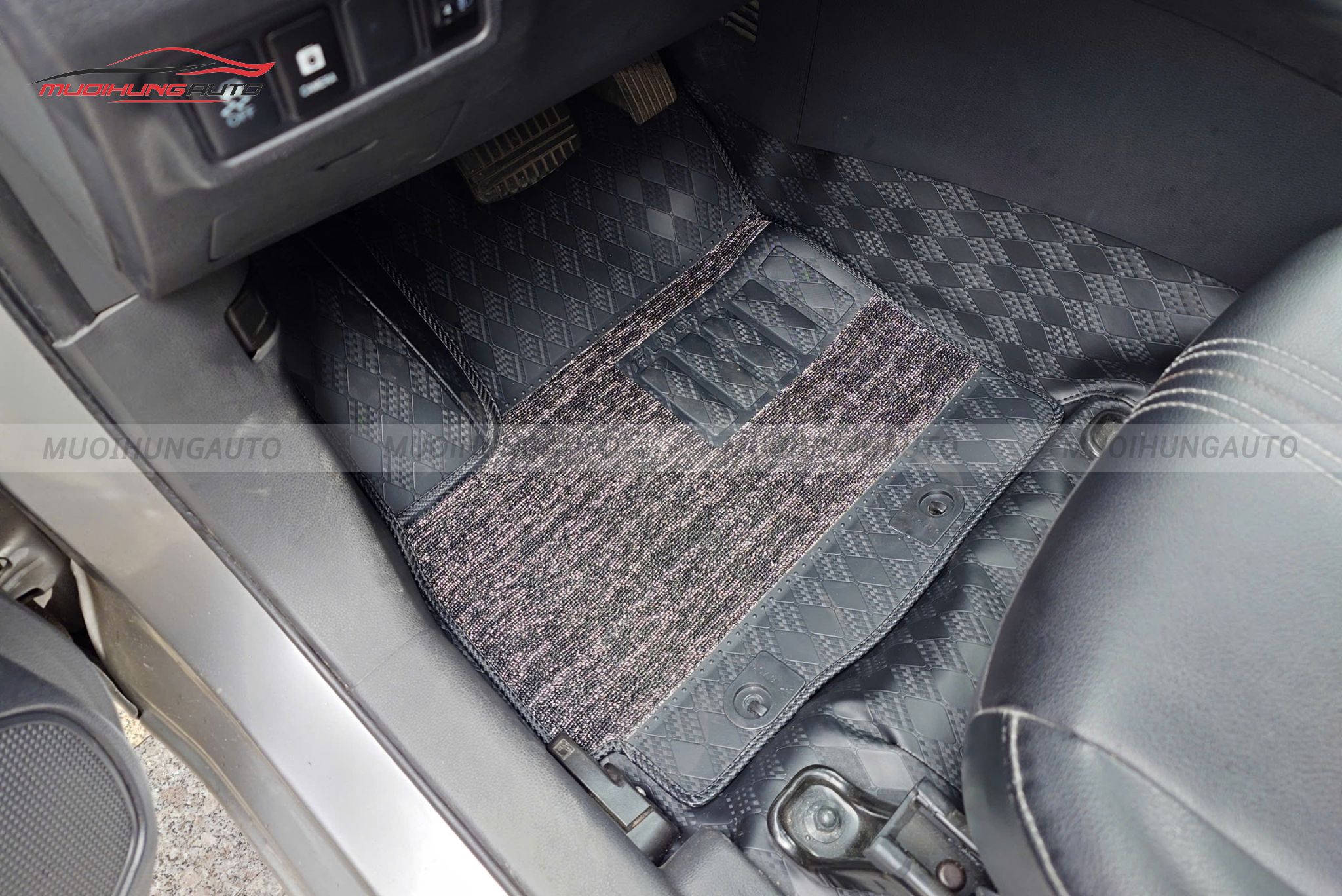 Lót sàn Lavor bên ghế tài cho xe Mitsubishi Xpander 2023