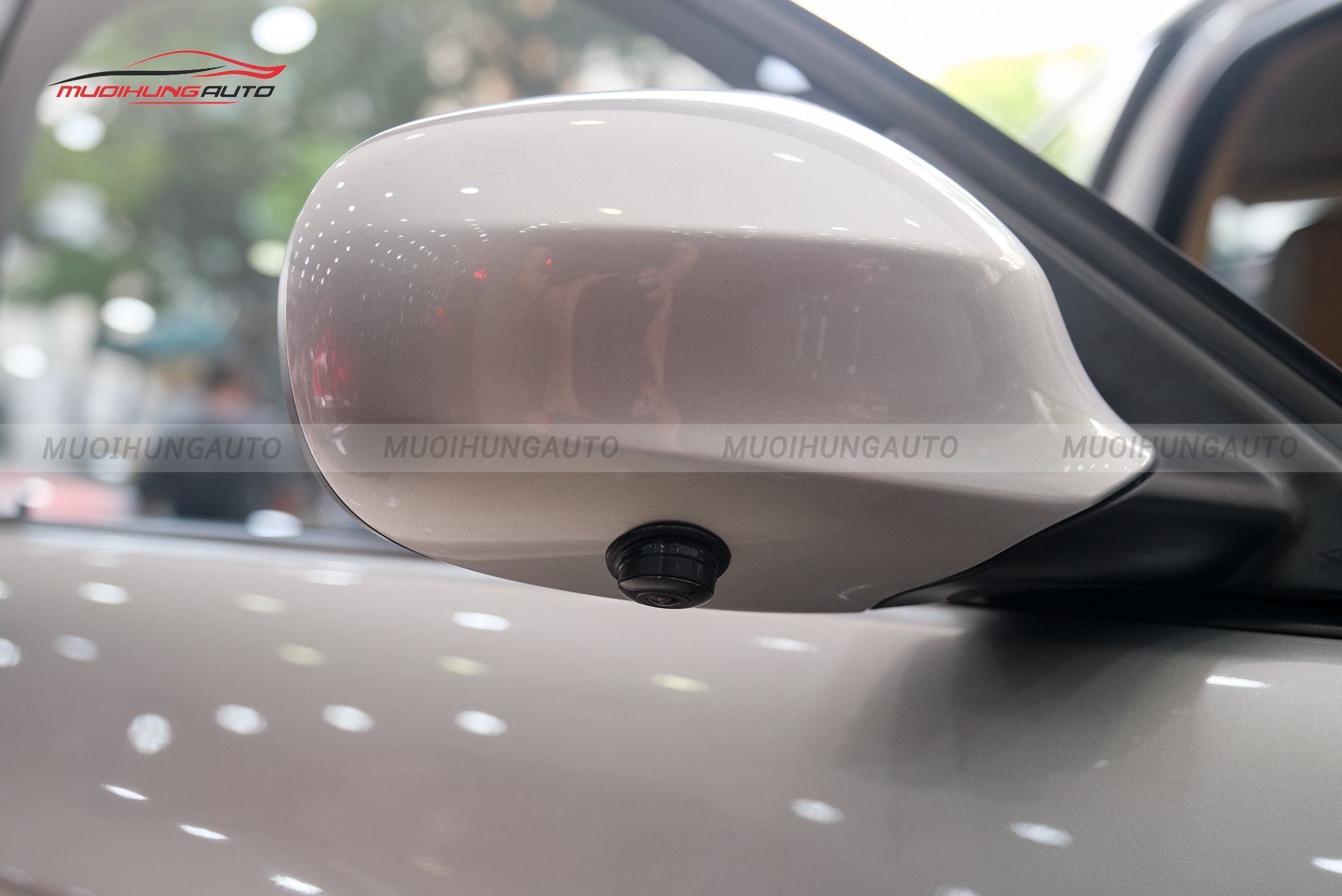 Mắt camera gương bên phải camera 360 độ ô tô BMW 320i 2008