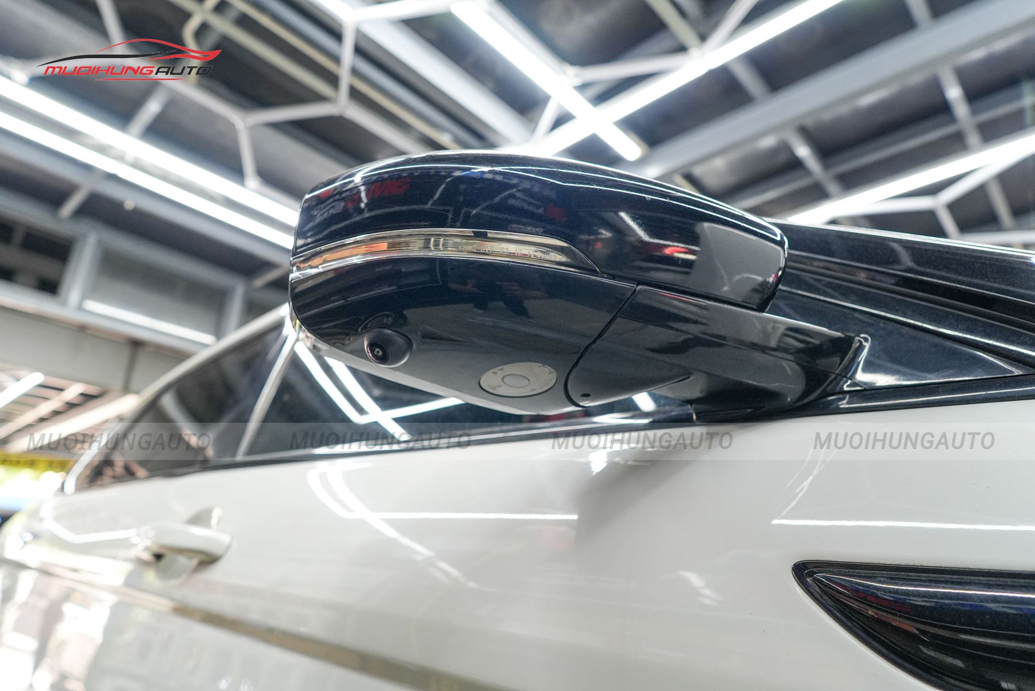 Mắt camera gương bên phải camera 360 độ ô tô Range Rover Evoque 2012