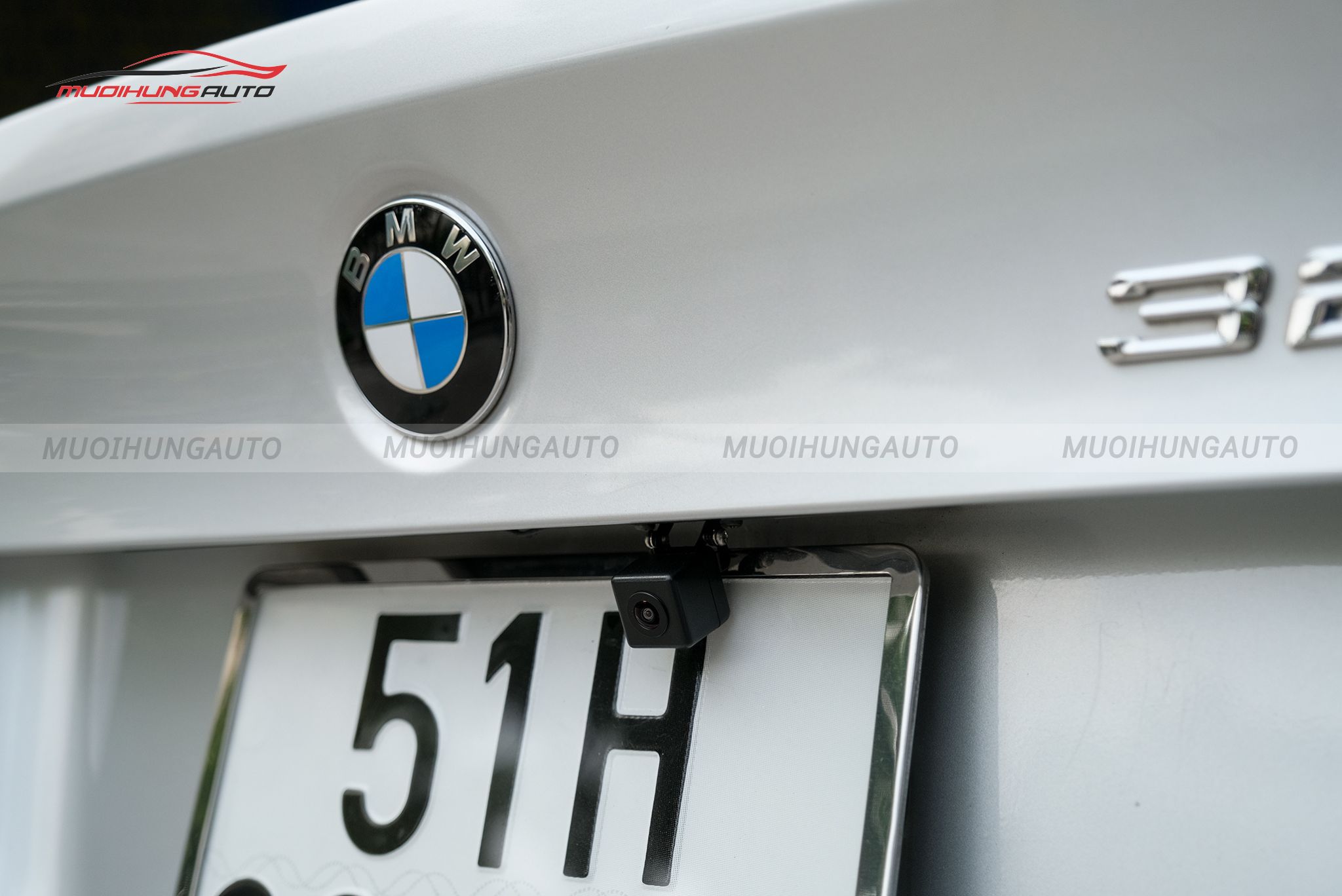 Mắt camera sau camera 360 độ ô tô BMW 320i 2008