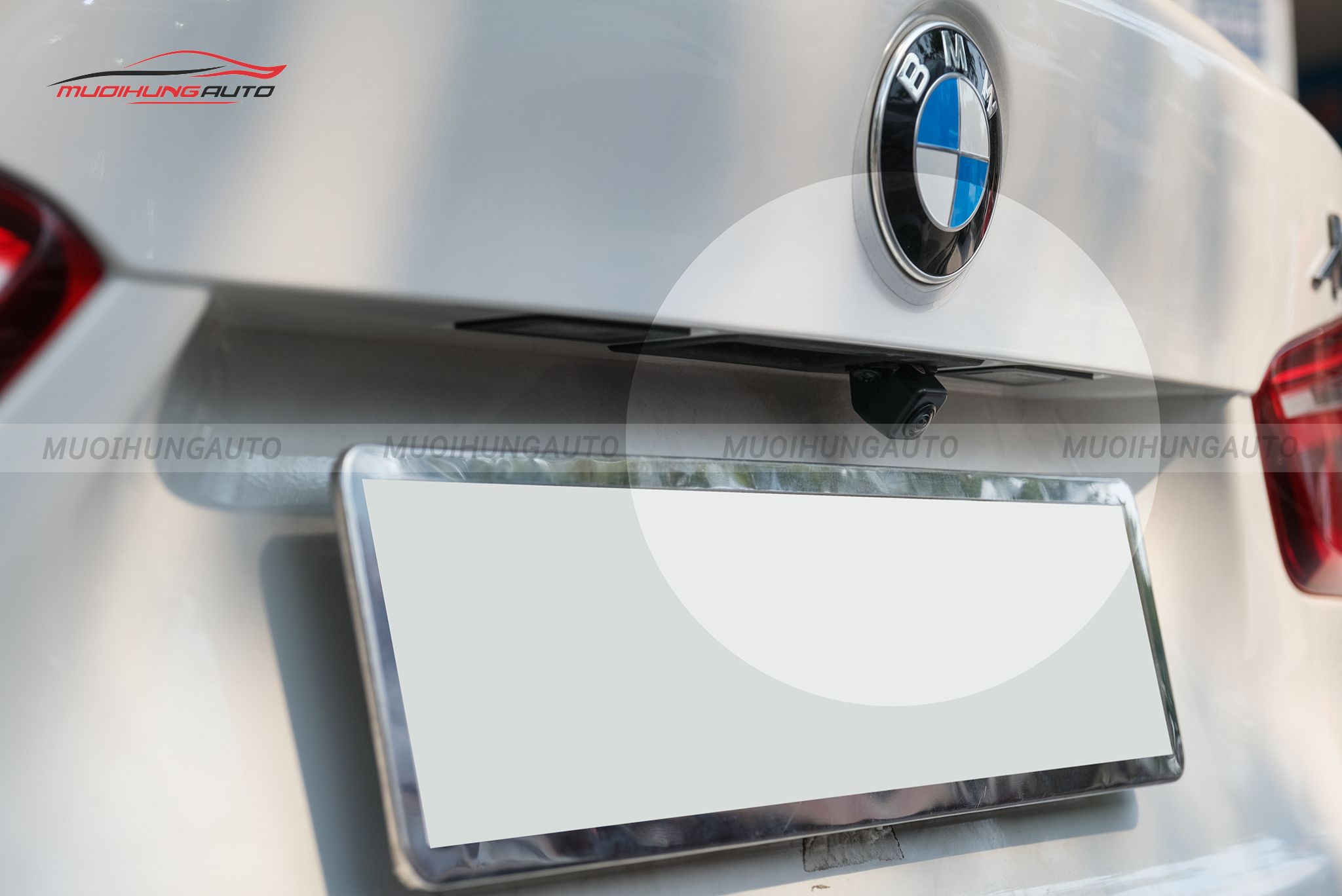 Mắt camera sau camera 360 độ ô tô BMW X1