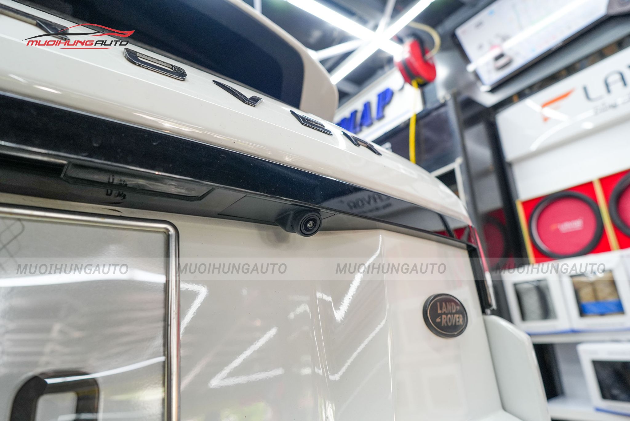 Mắt camera sau camera 360 độ ô tô Range Rover Evoque 2012