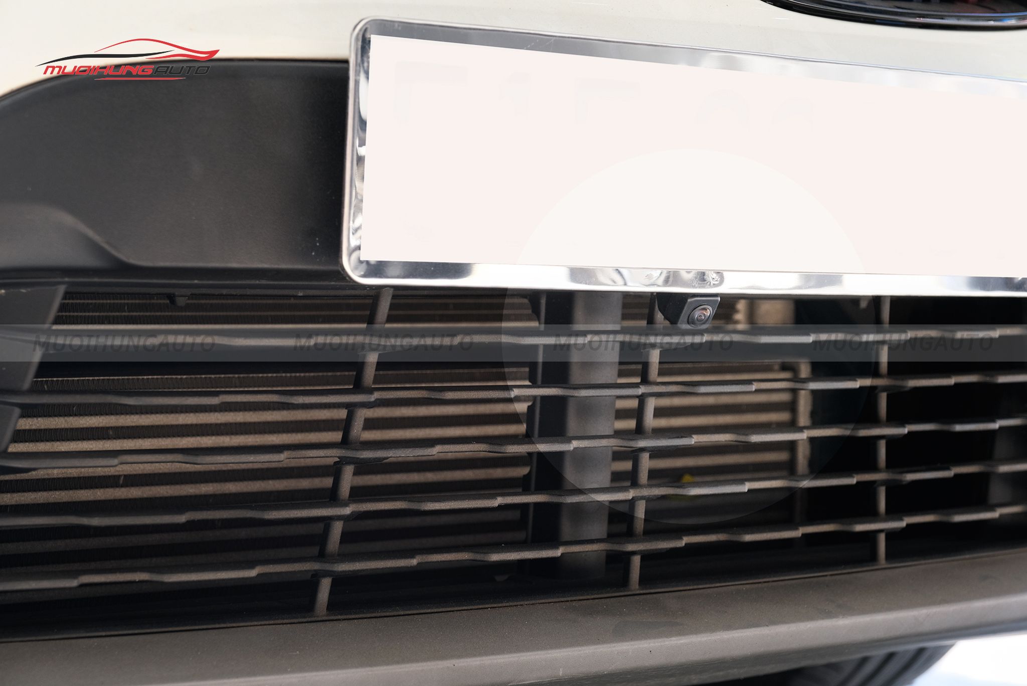 Mắt camera trước camera 360 độ ô tô BMW X1