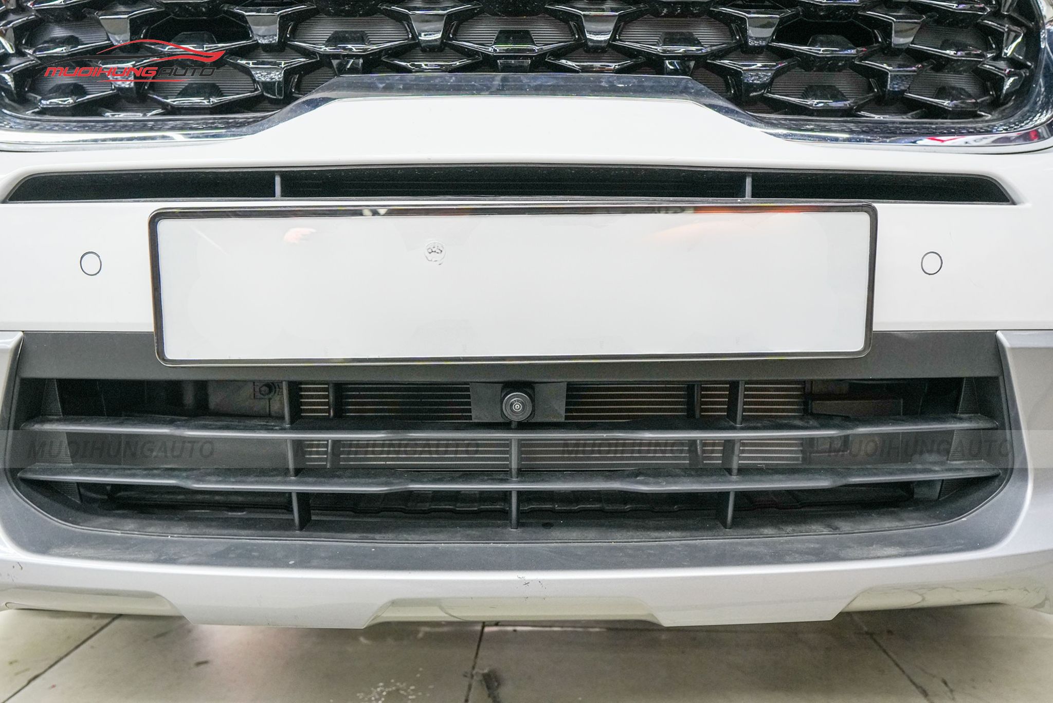 Mắt camera trước camera 360 độ ô tô Kia Sonet 2024