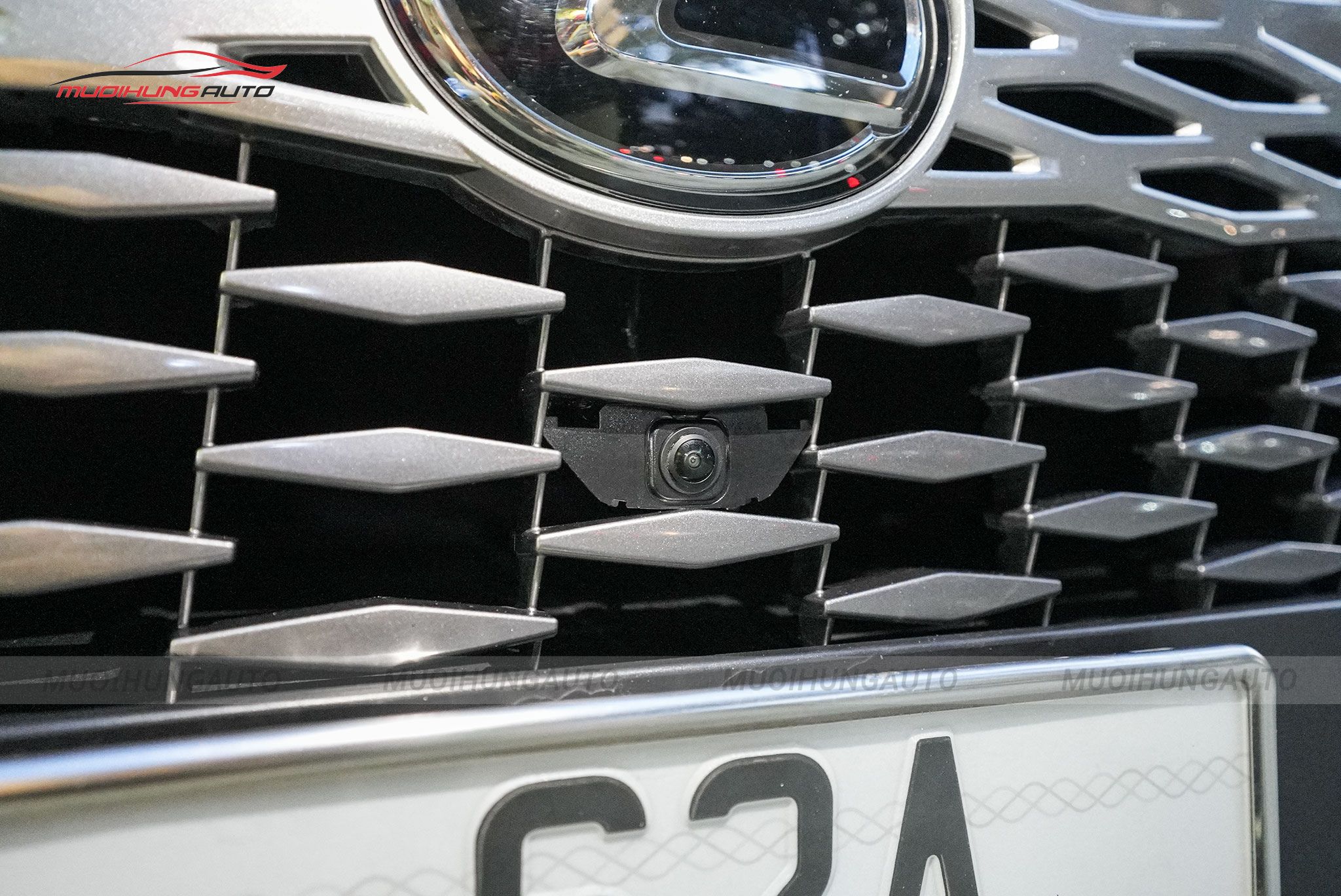 Mắt camera trước camera 360 độ ô tô Lexus RX350 2023