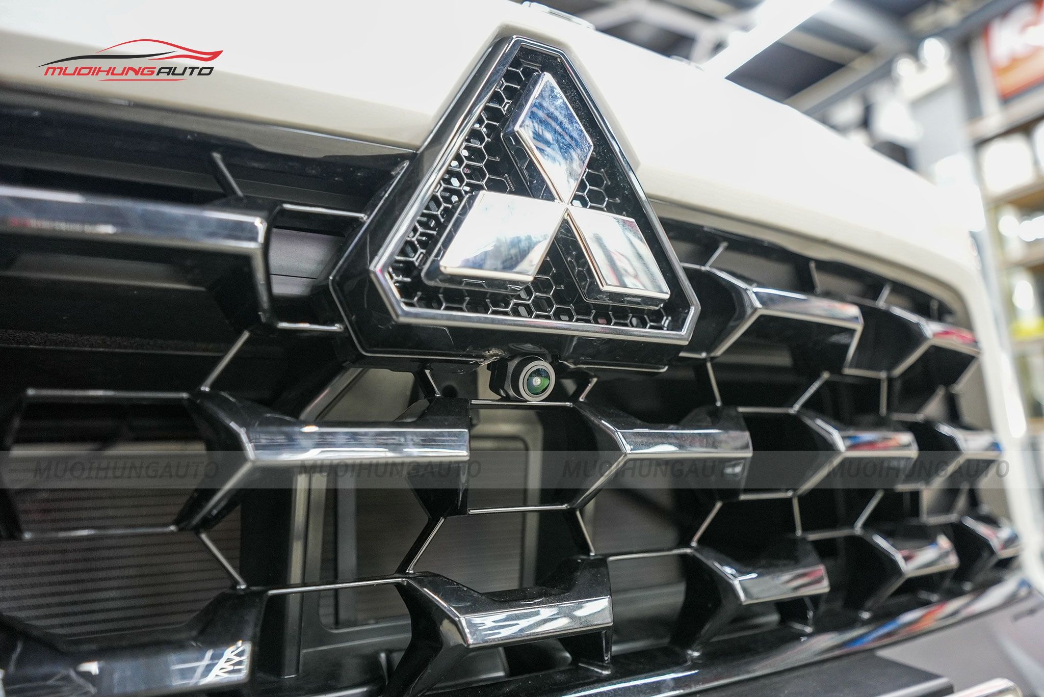 Mắt camera trước camera 360 độ ô tô Mitsubishi Xforce 2024