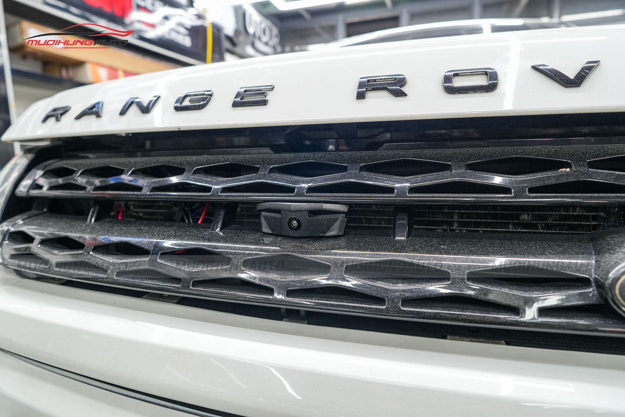 Mắt camera trước camera 360 độ ô tô Range Rover Evoque 2012