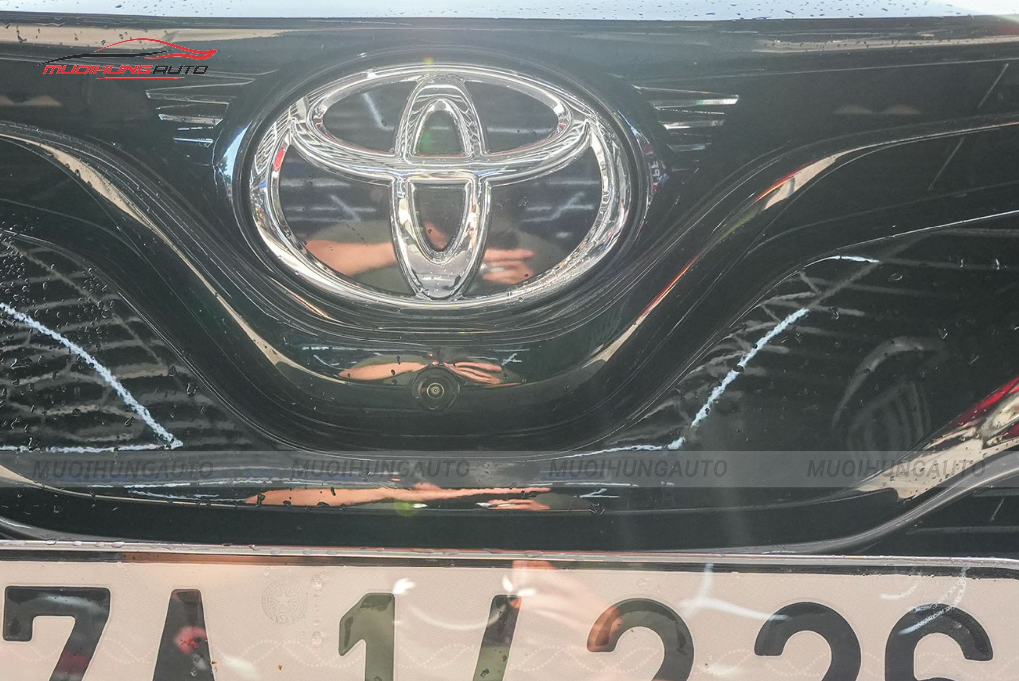 Mắt camera trước camera 360 độ ô tô Toyota Camry 2021