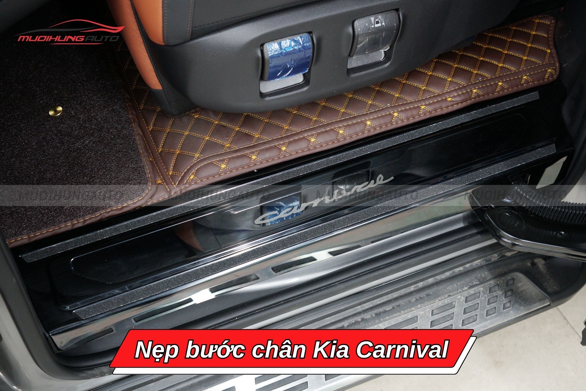 Nẹp bậc lên xuống ô tô Kia Carnival