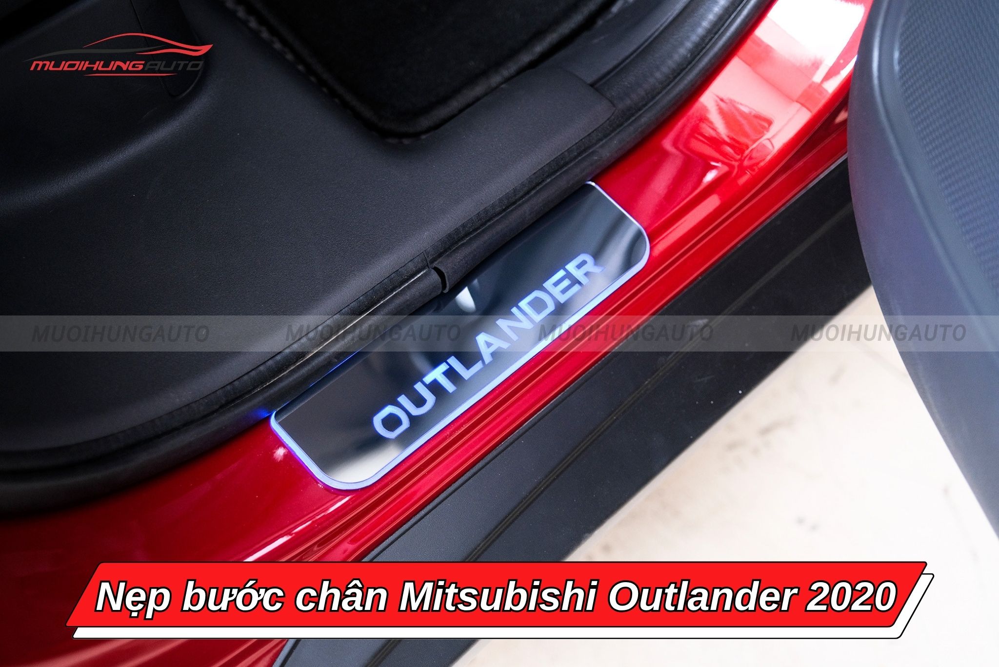 Nẹp bậc lên xuống ô tô Mitsubishi Outlander 2020