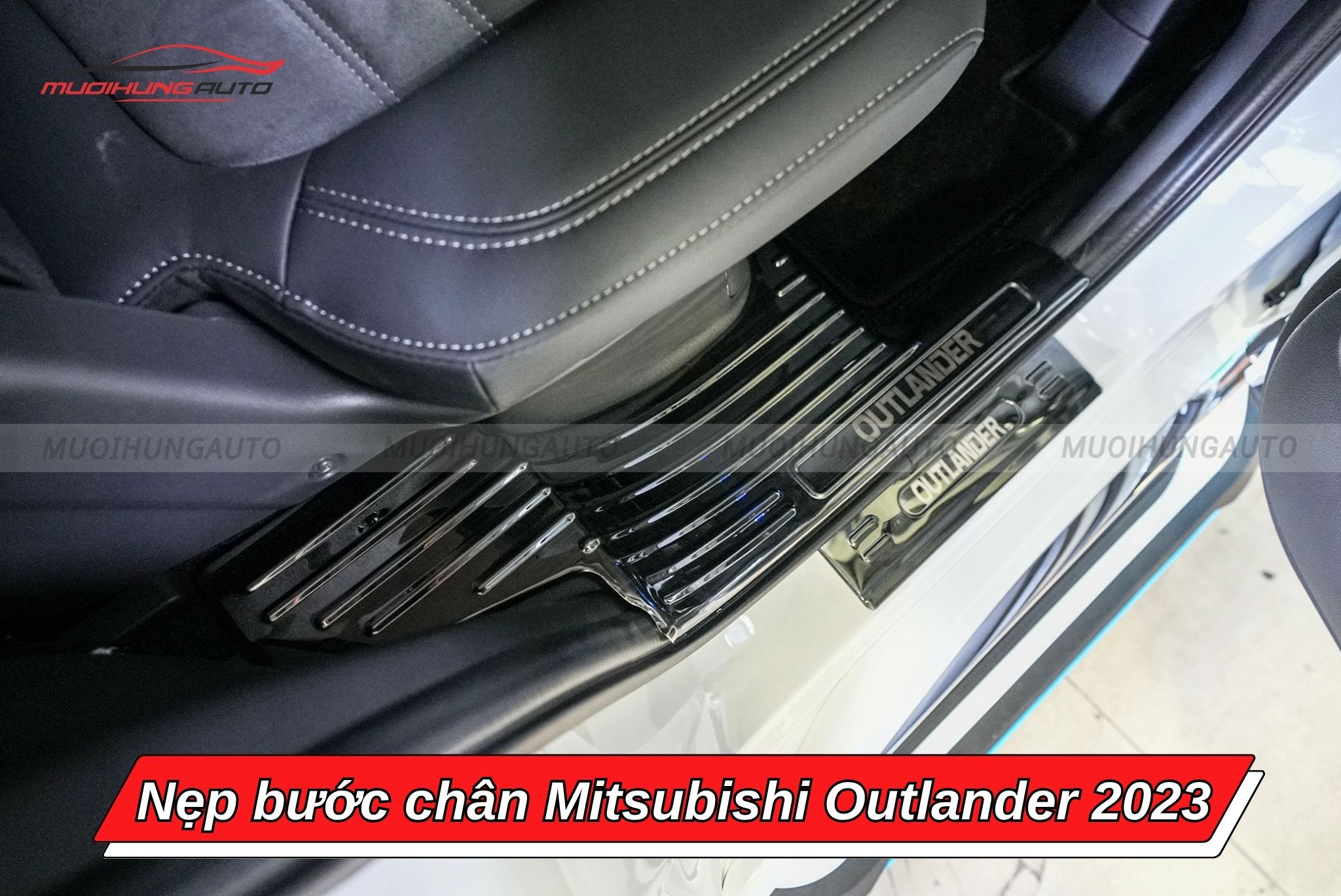 Nẹp bậc lên xuống ô tô Mitsubishi Outlander 2023