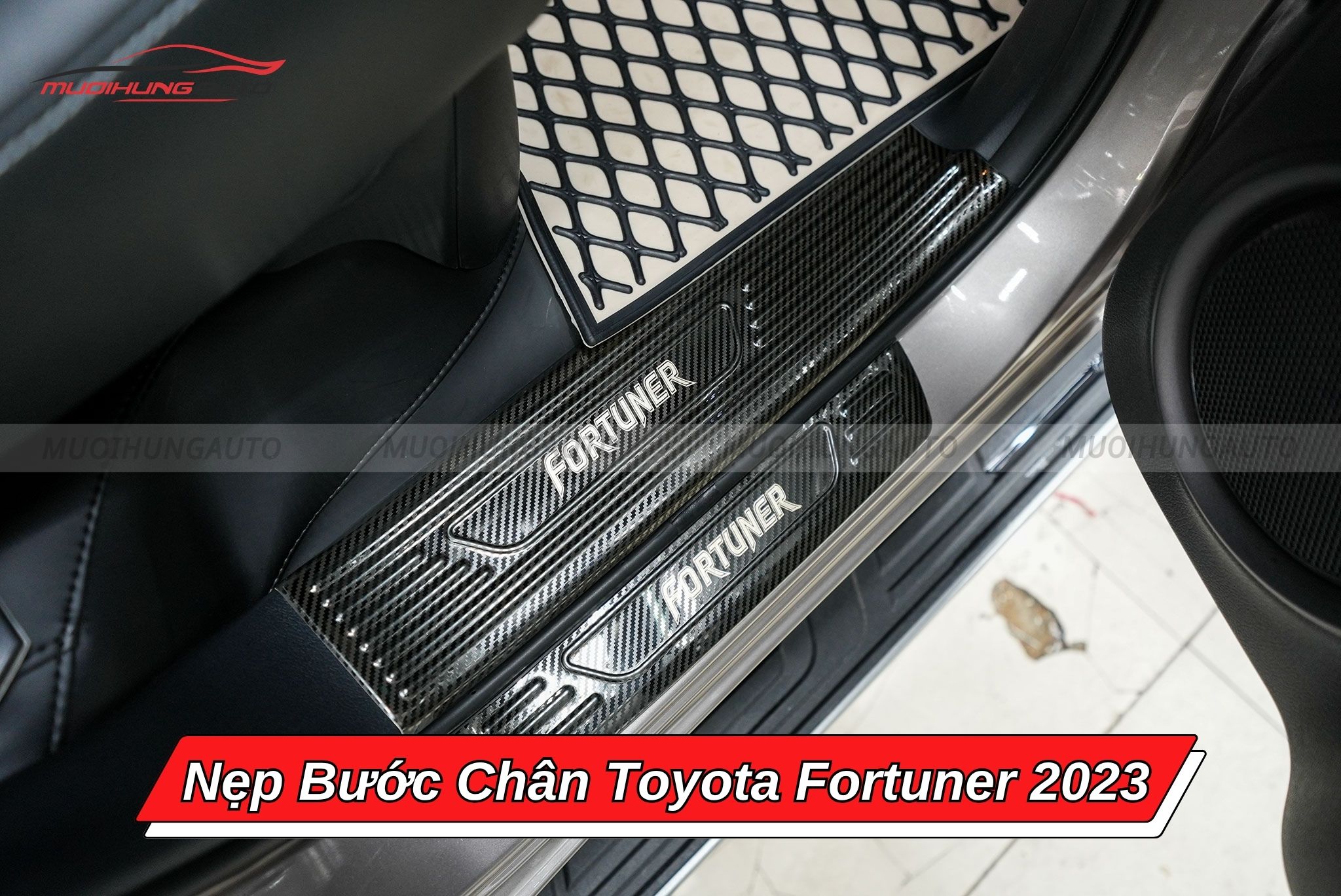 Nẹp bậc lên xuống ô tô Toyota Fortuner 2023