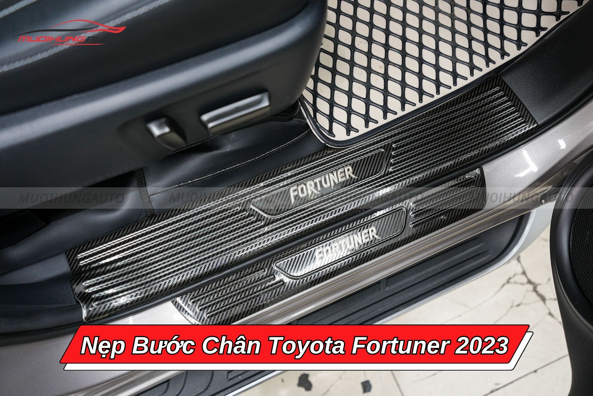 Nẹp bậc lên xuống Toyota Fortuner 2023