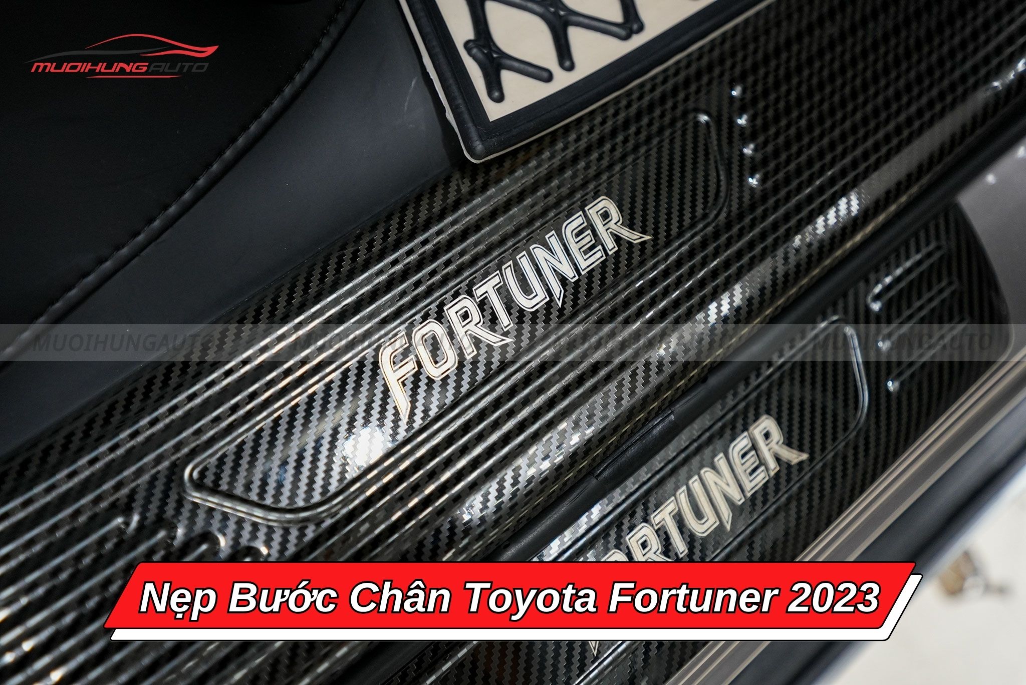 Nẹp bậc lên xuống xe Toyota Fortuner 2023
