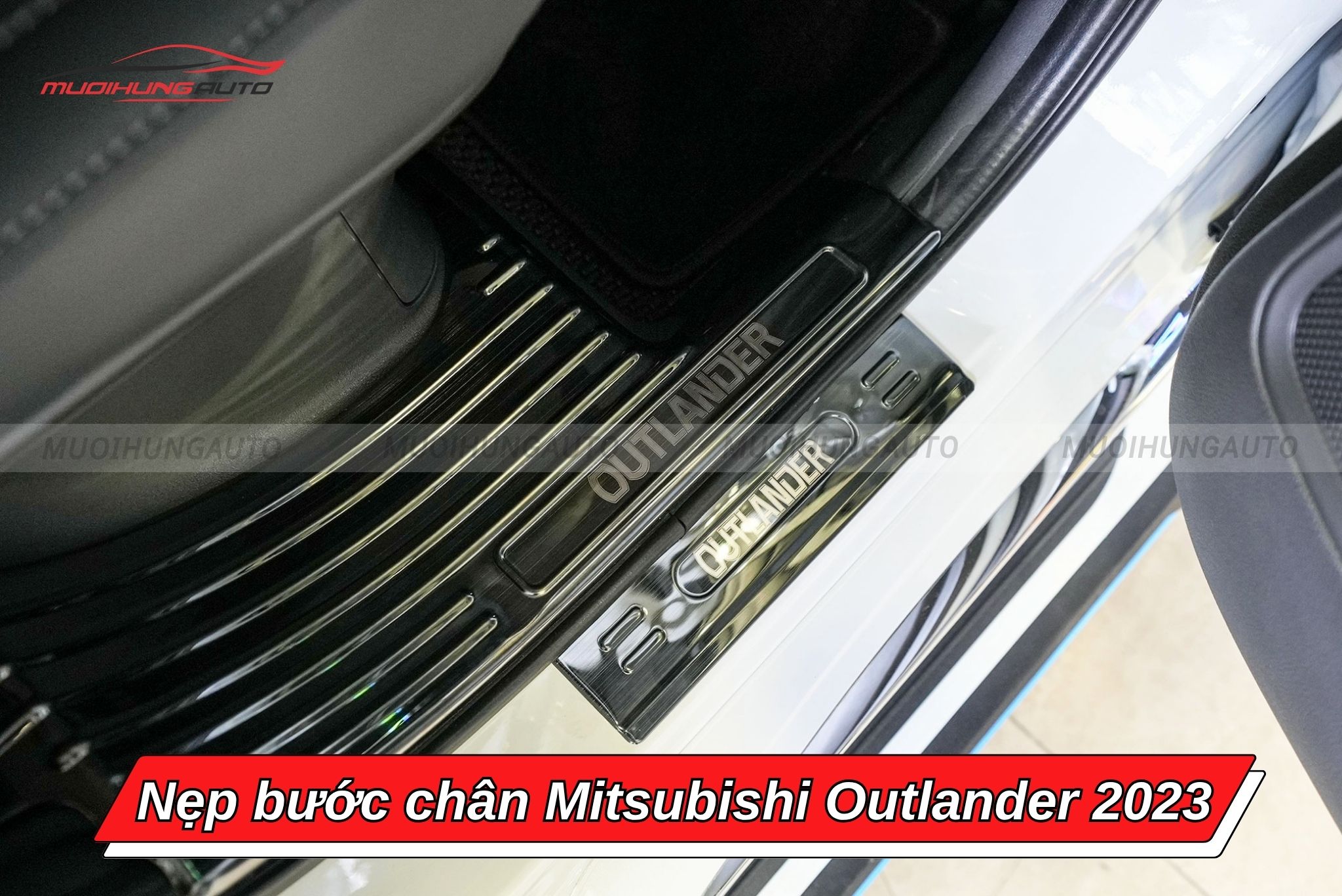 Nẹp bước chân cho xe Mitsubishi Outlander 2023