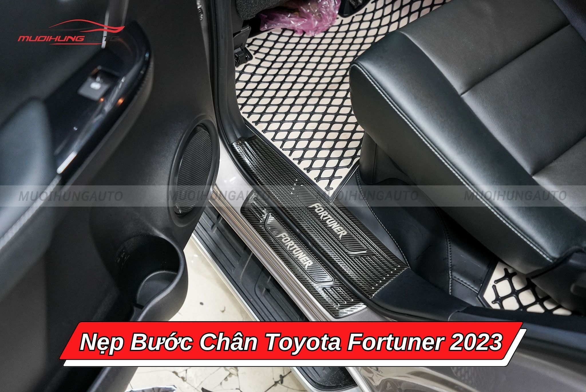 Nẹp bước chân ô tô Toyota Fortuner 2023