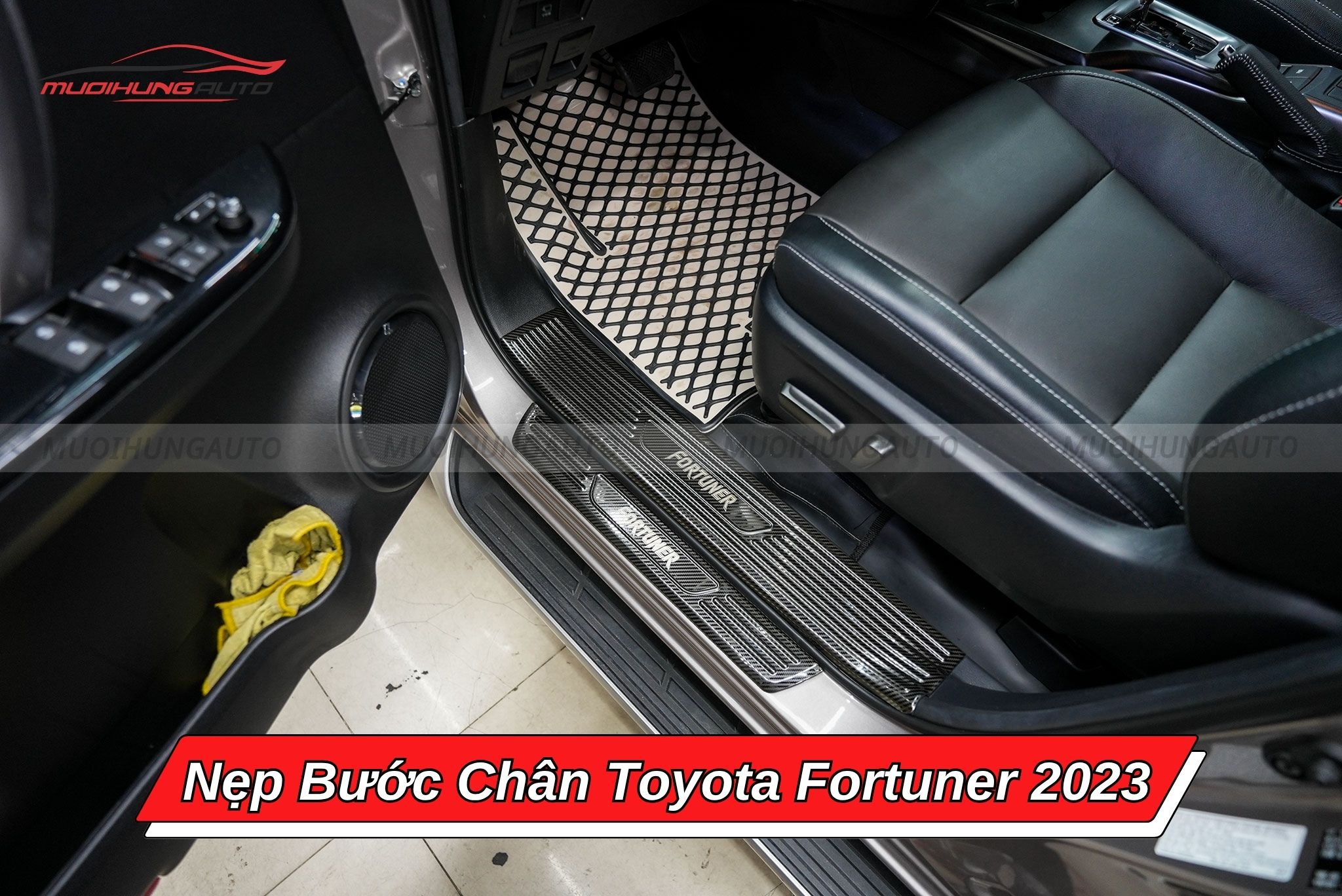 Nẹp bước chân Toyota Fortuner 2023