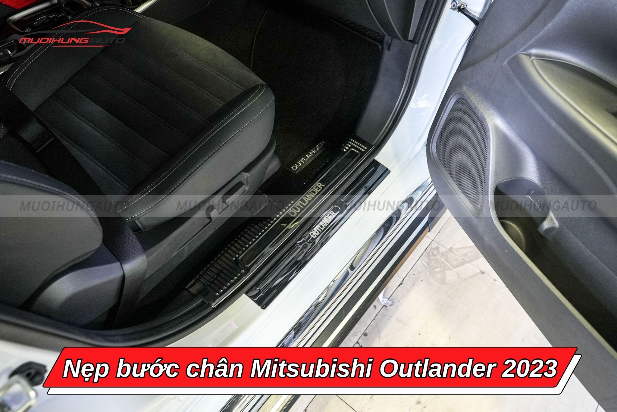 Nẹp bước chân xe Mitsubishi Outlander 2023