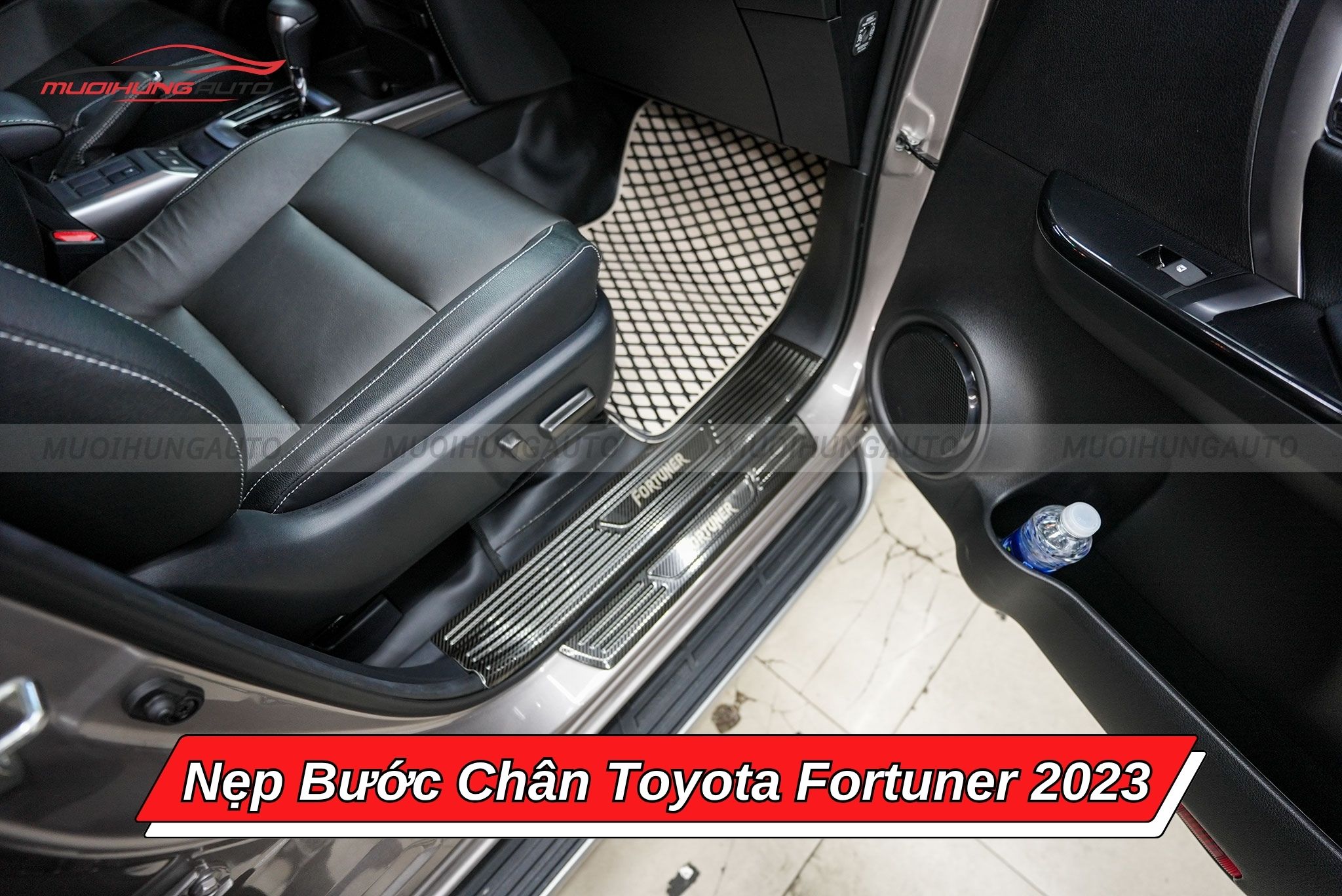 Nẹp bước chân xe ô tô Toyota Fortuner 2023