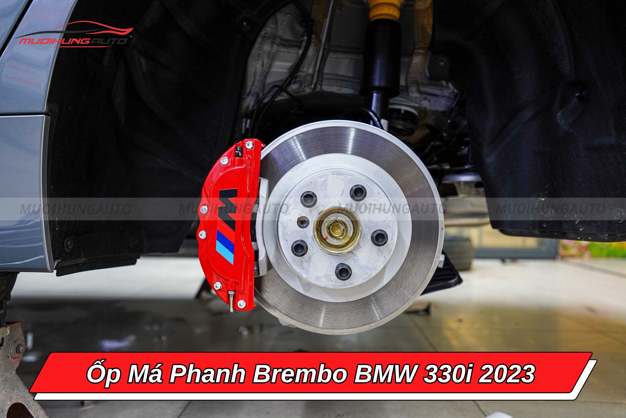 Ốp Brembo BMW 330i 2023