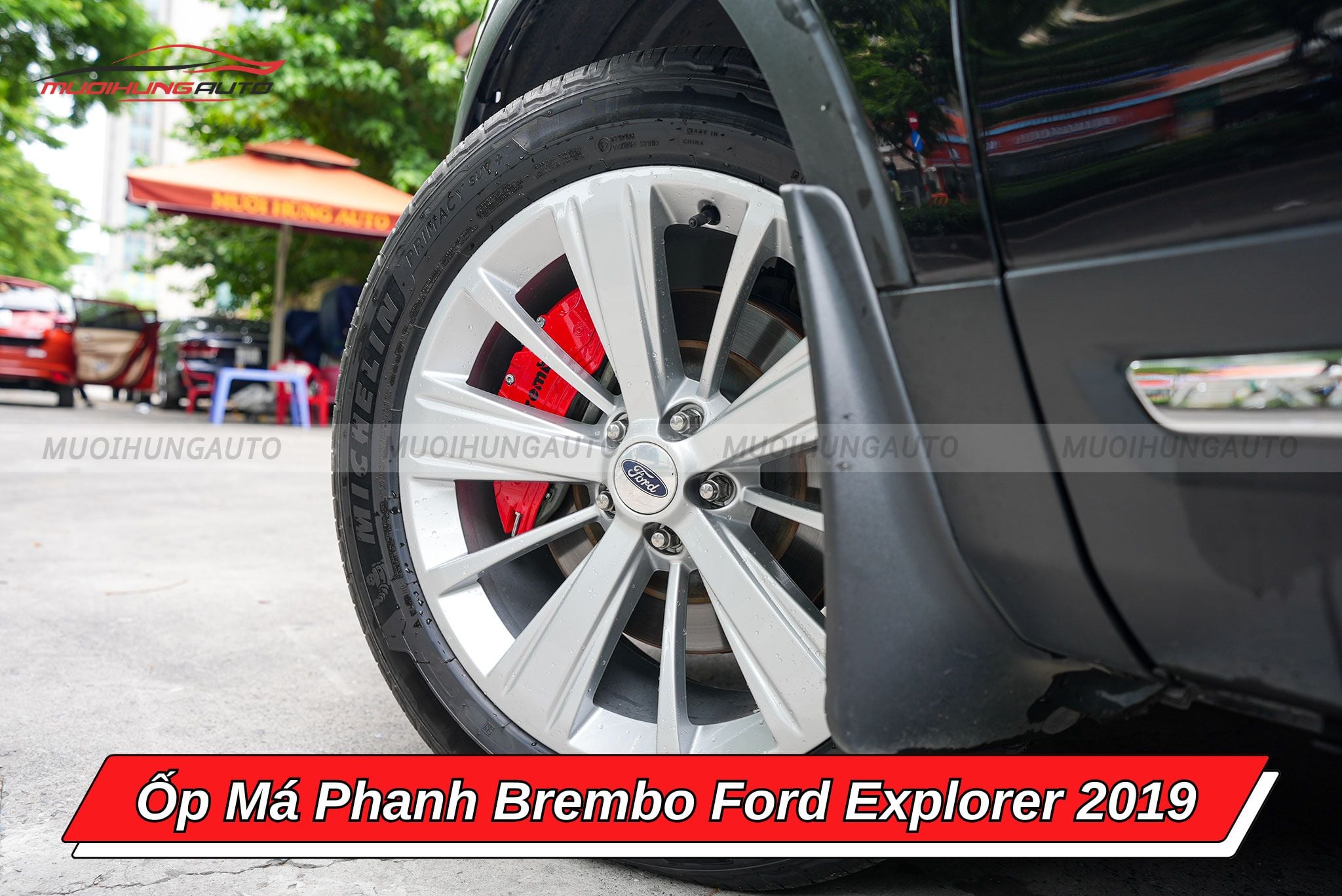 Ốp chân phanh ô tô Ford Explorer 2019