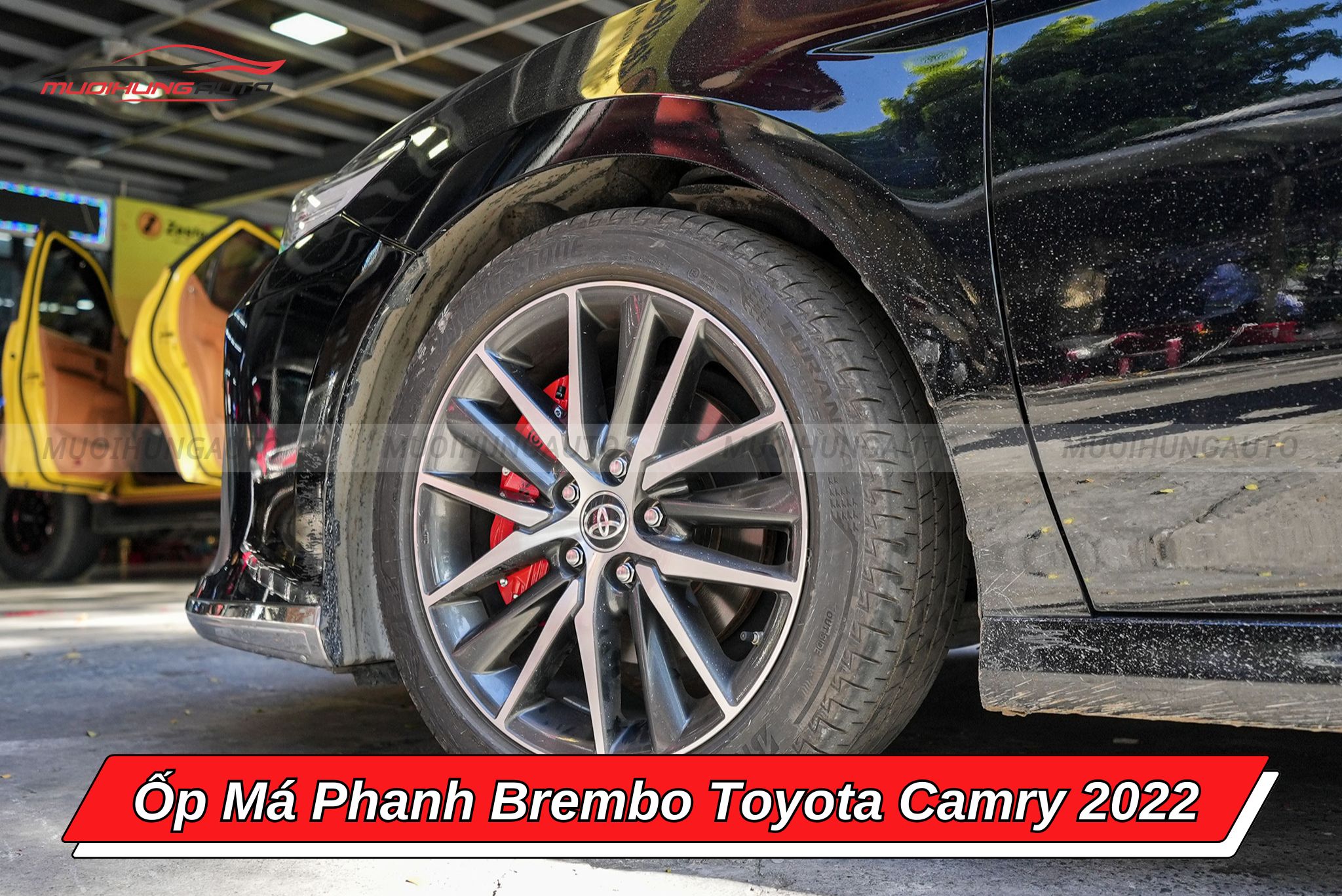 Ốp heo dầu Brembo Toyota Camry 2022