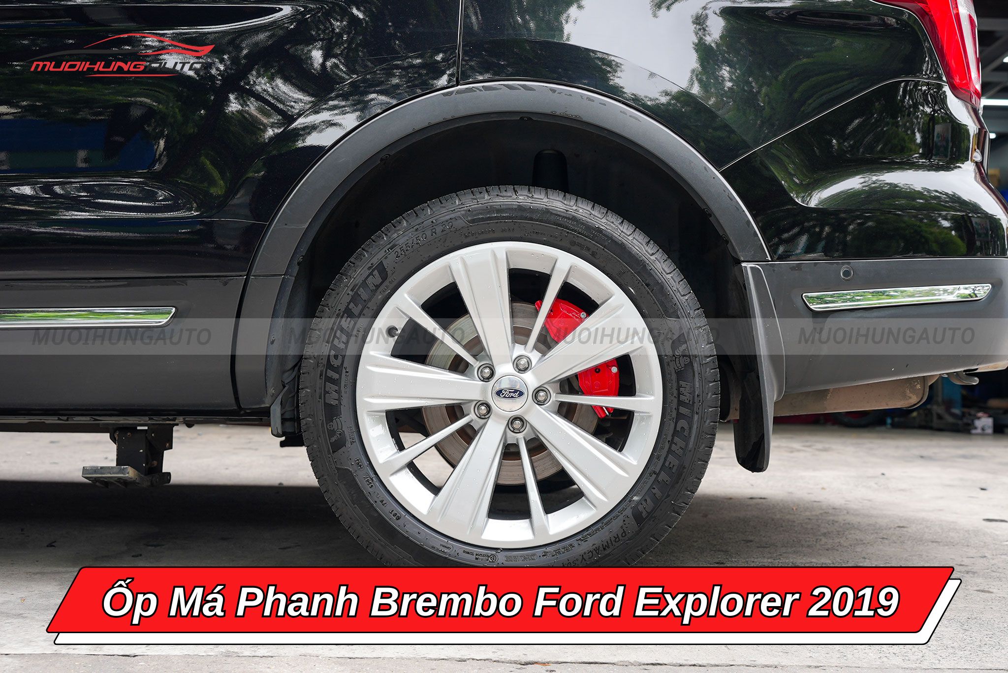 Ốp heo dầu ô tô Ford Explorer 2019