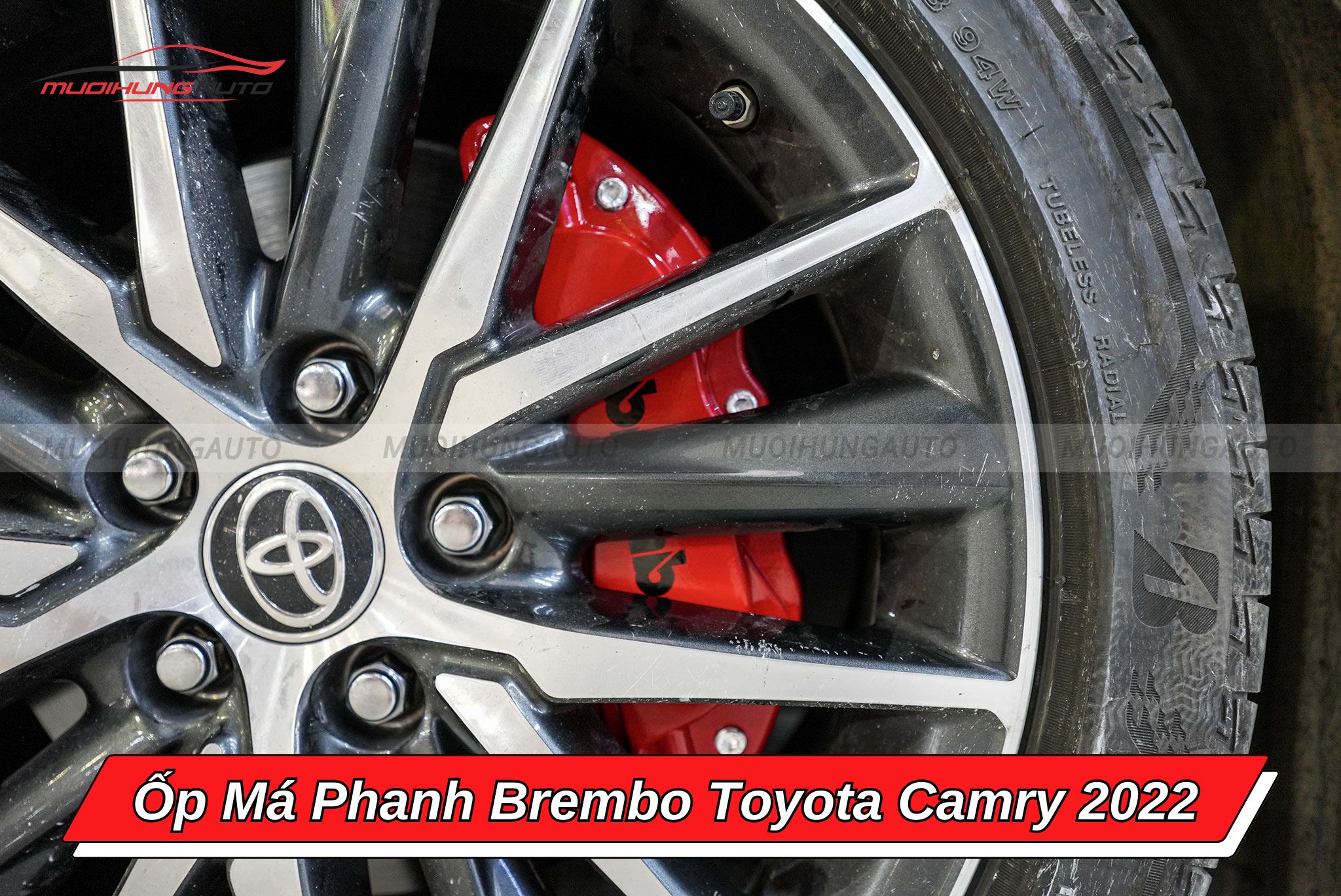 Ốp má phanh Toyota Camry 2022