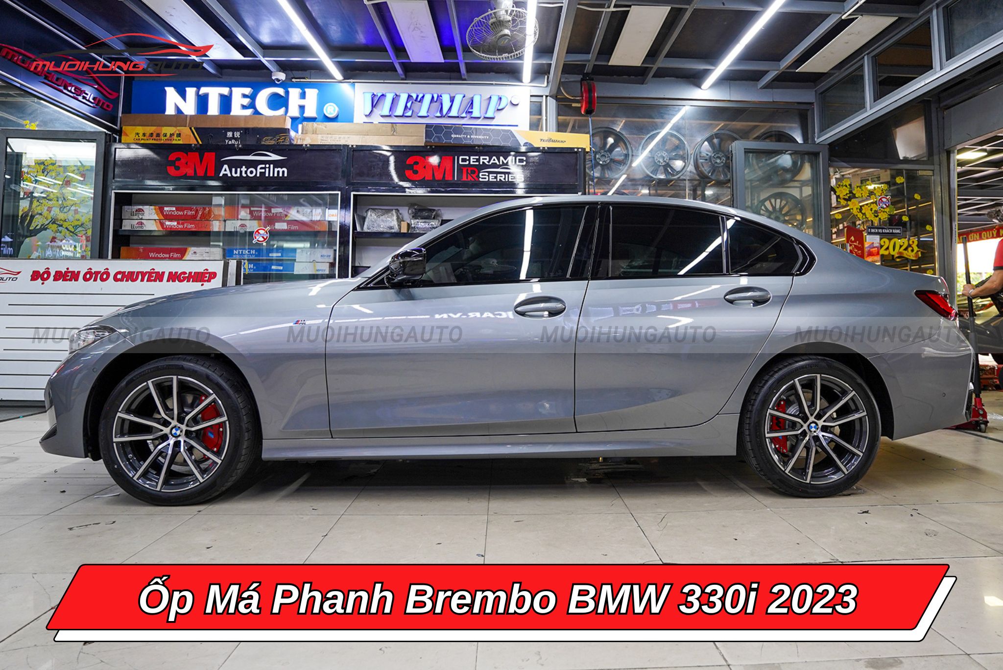 Ốp phanh Brembo BMW 330i 2023