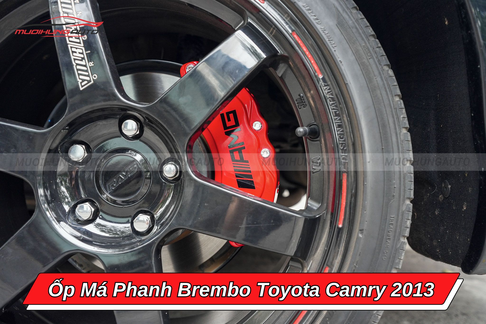 Ốp phanh Brembo xe Toyota Camry 2013