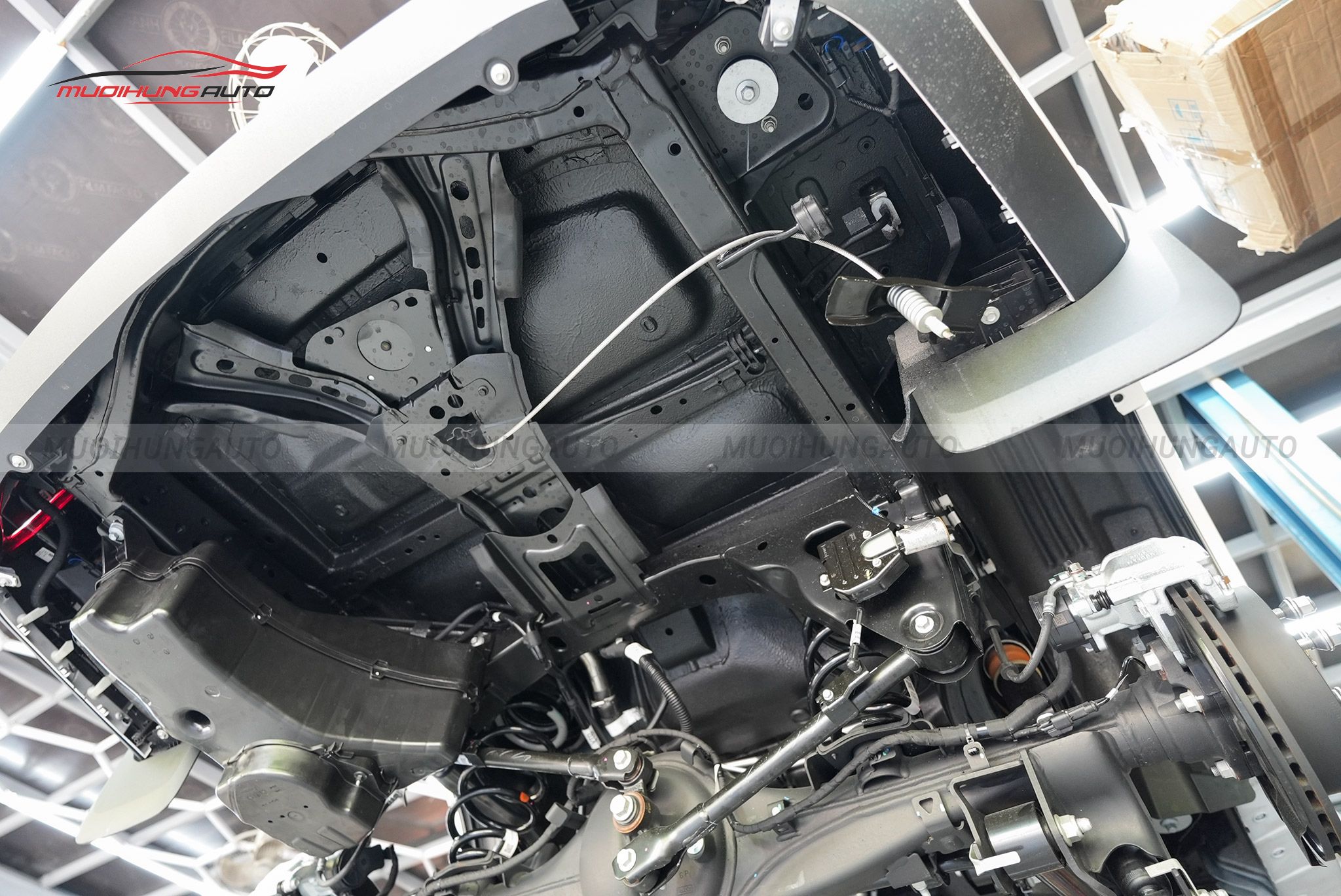 Phủ gầm Ford Everest 2024