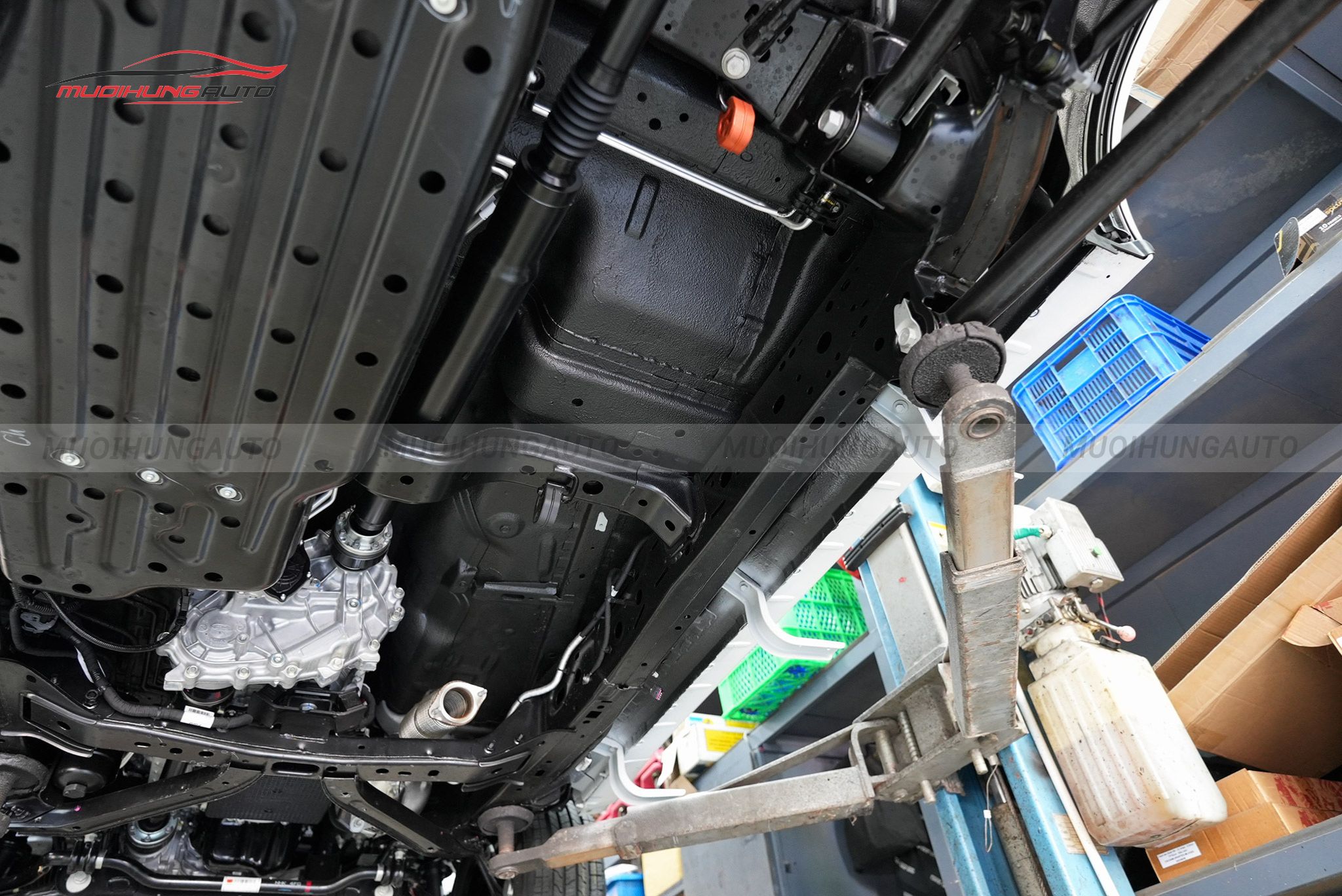 Phủ gầm ô tô Ford Everest 2024