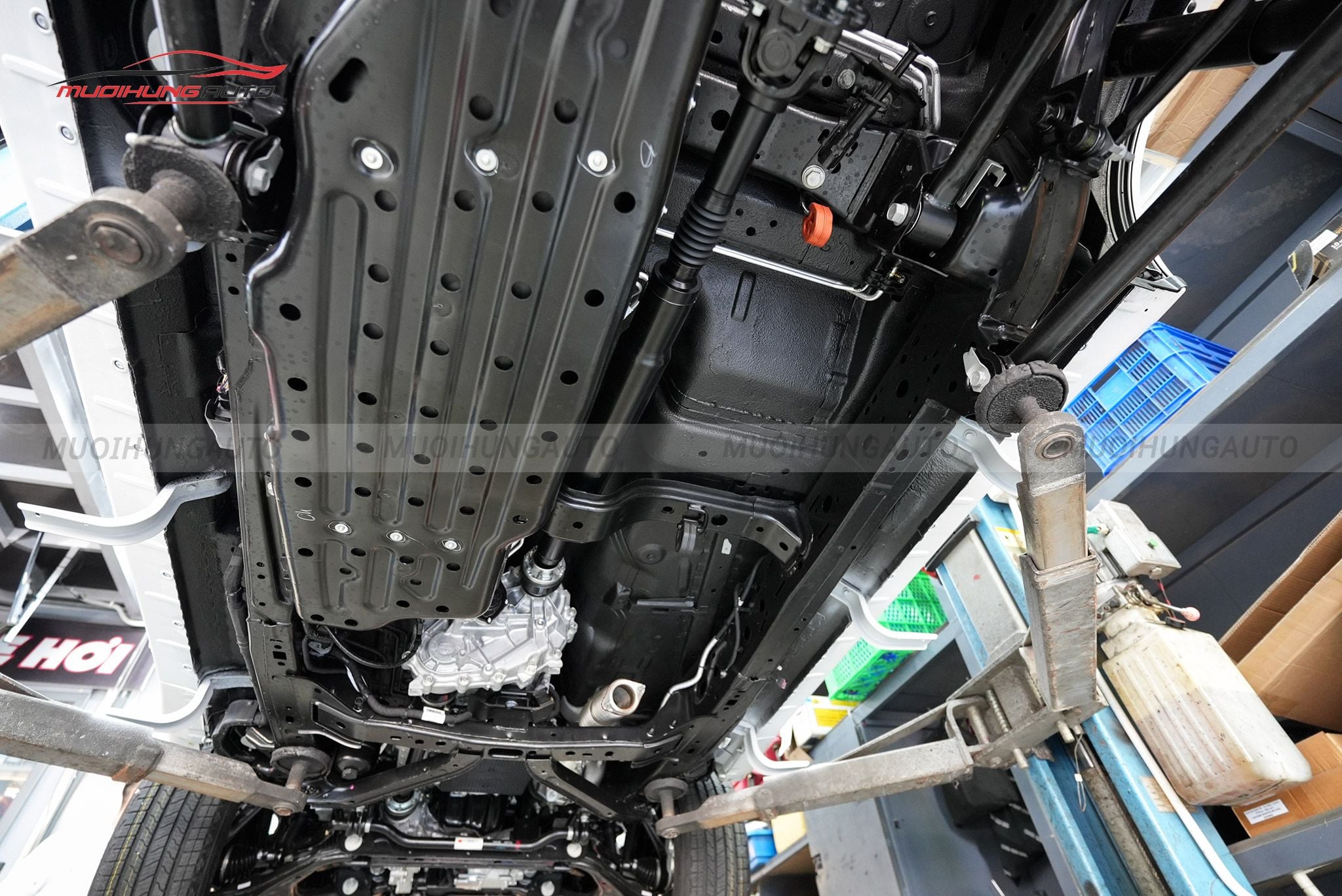 Phủ gầm xe Ford Everest 2024