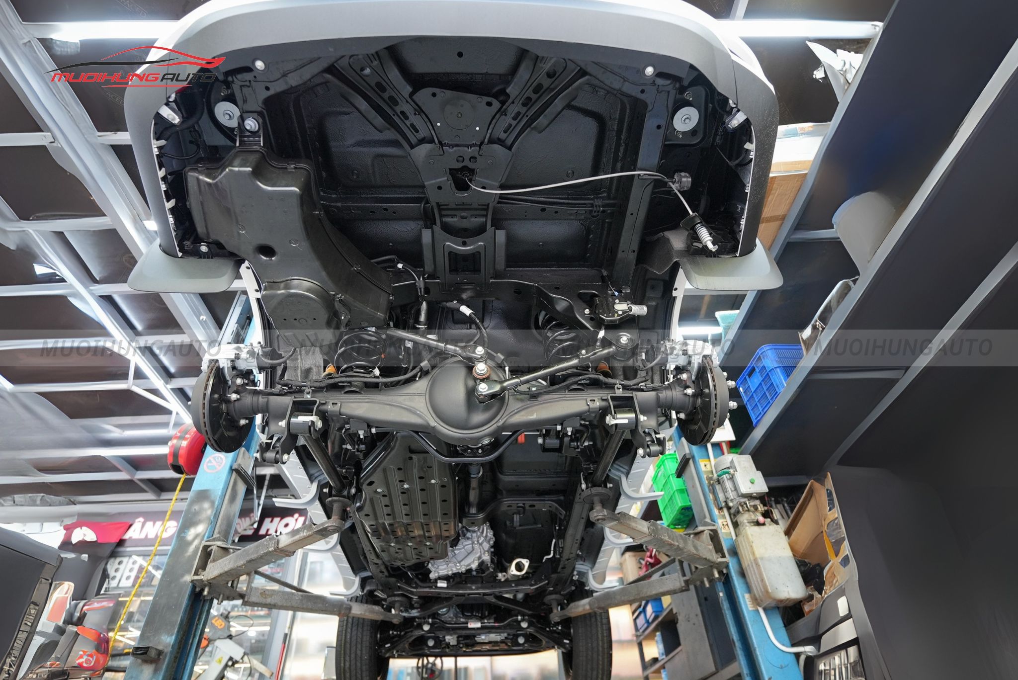 Phủ gầm xe ô tô Ford Everest 2024