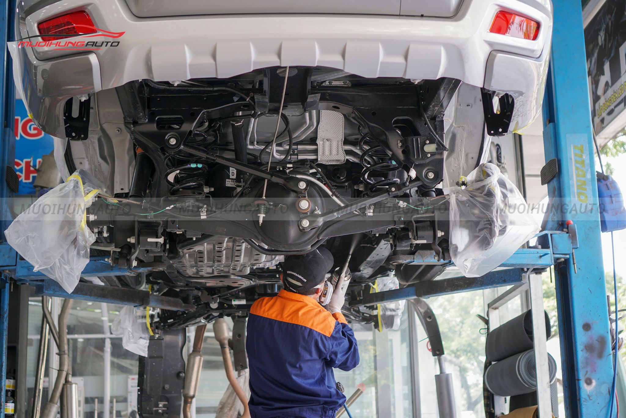 Phủ gầm xe ô tô Ford Everest