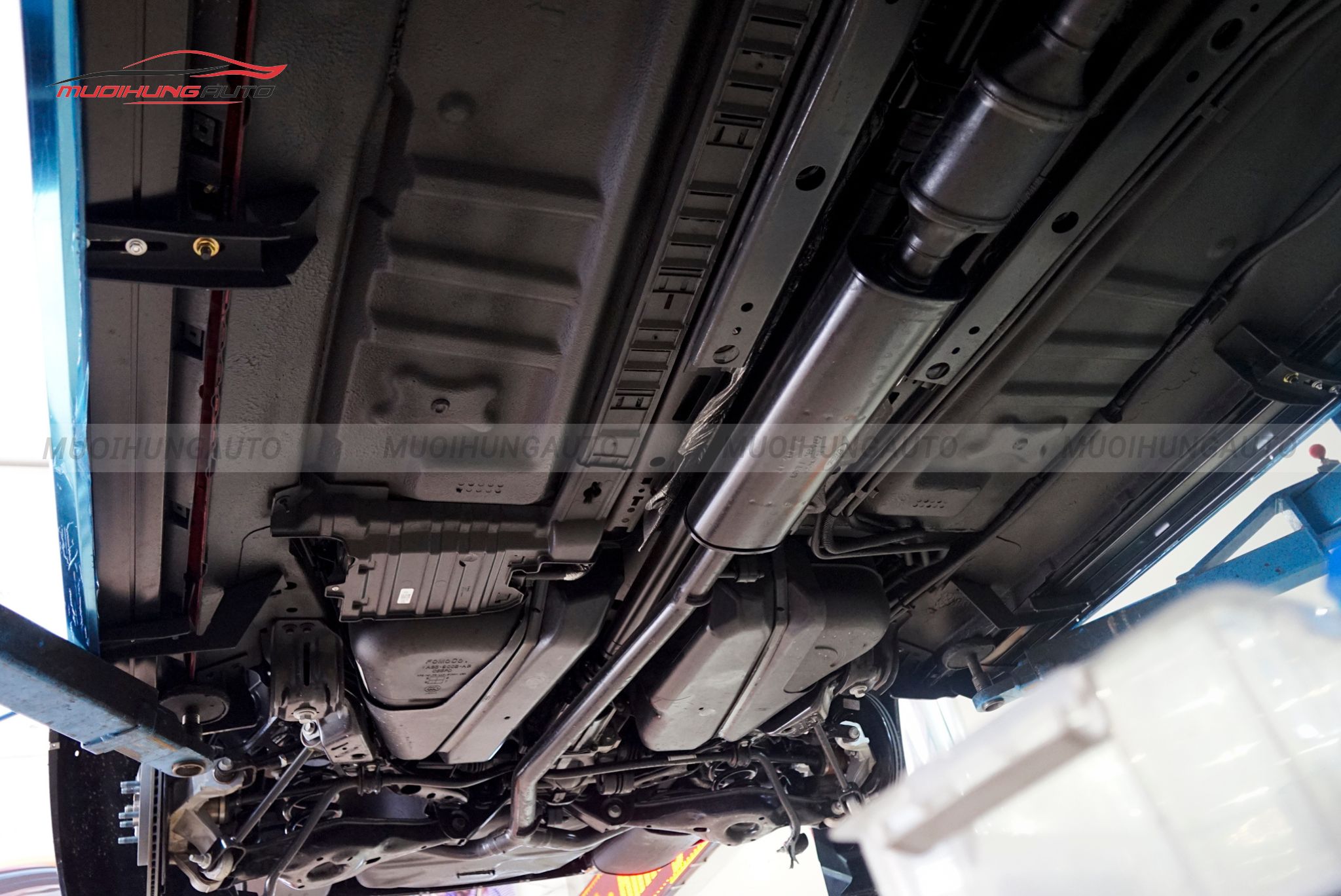 Phủ gầm xe ô tô Ford Explorer