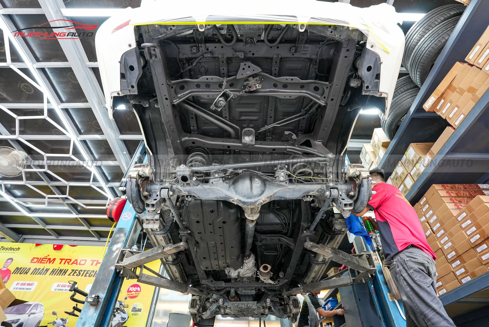 Phủ gầm xe ô tô Toyota Land Cruiser Prado 2020