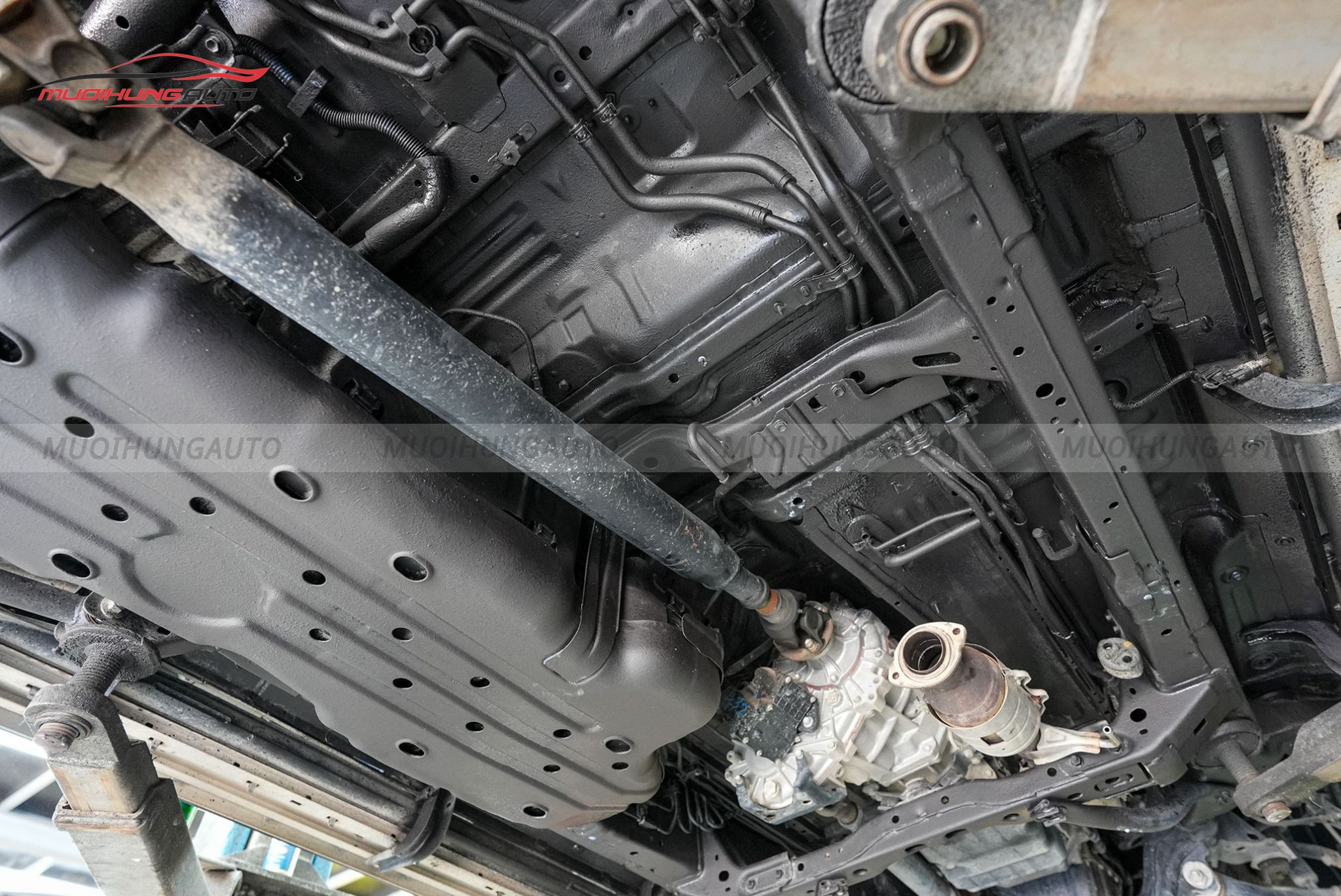 Phủ gầm xe Toyota Land Cruiser Prado 2020