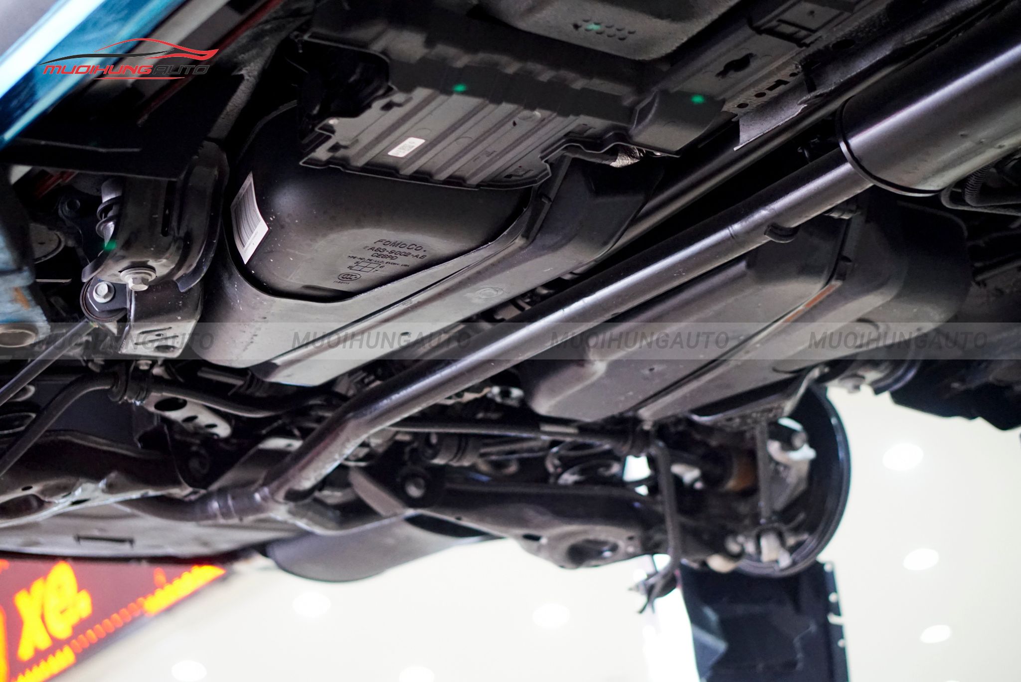 Sơn phủ gầm ô tô Ford Explorer