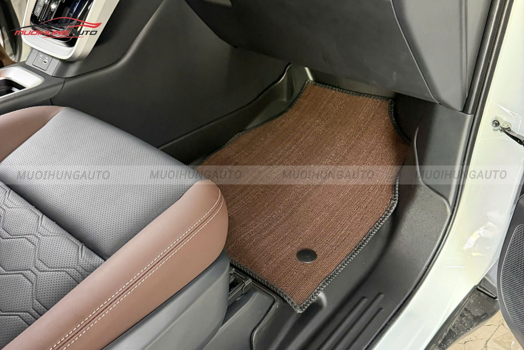 Thảm lót sàn Ncar cho Toyota Innova 2025